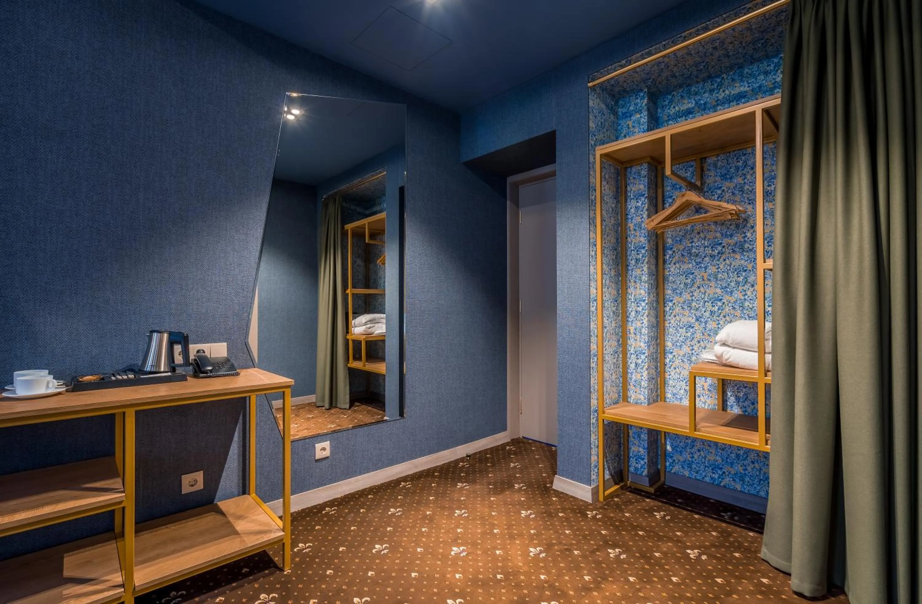 TV and multimedia in Gladius Inn Boutique Hotel by DNT Group