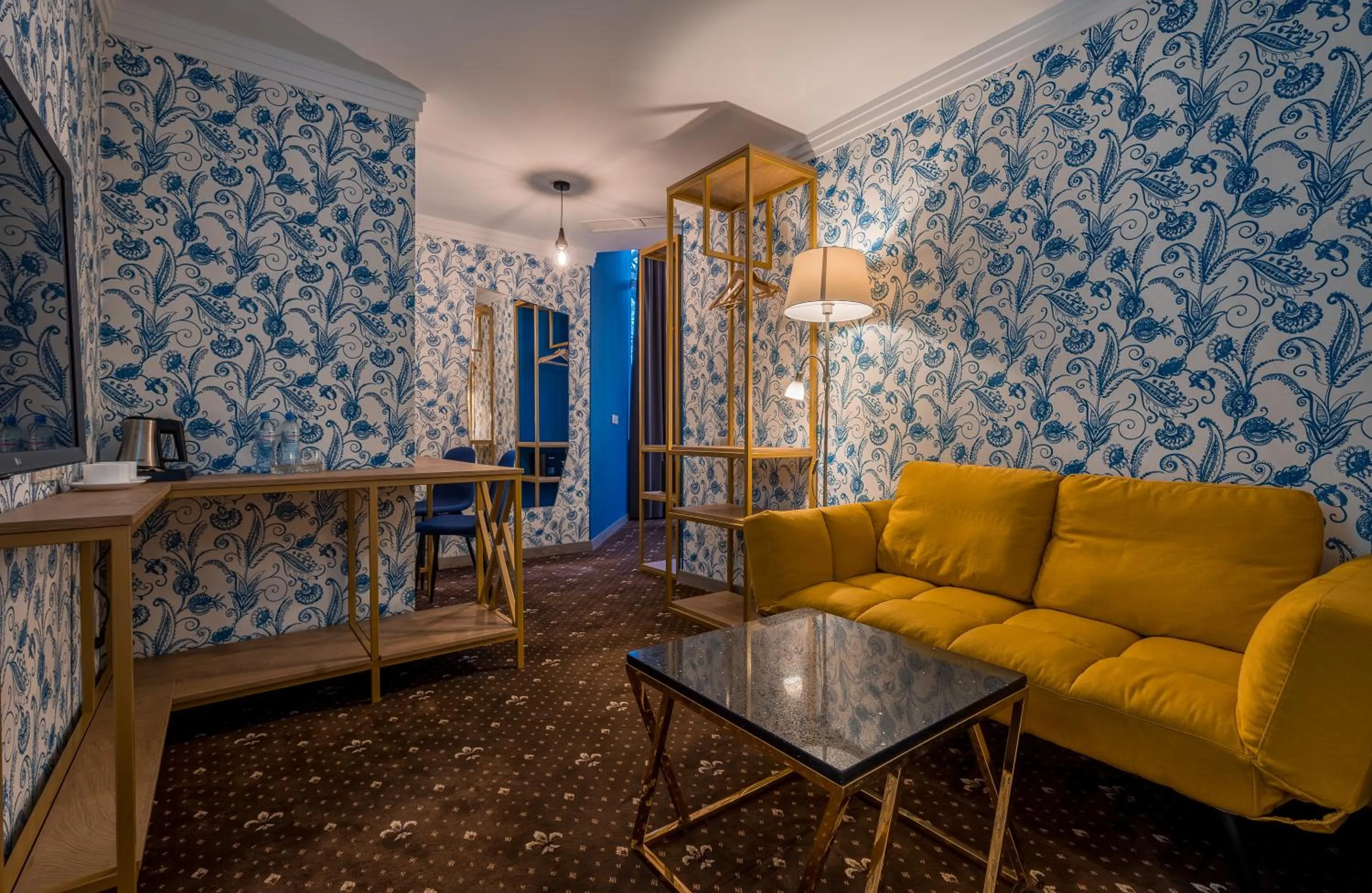 TV and multimedia in Gladius Inn Boutique Hotel by DNT Group