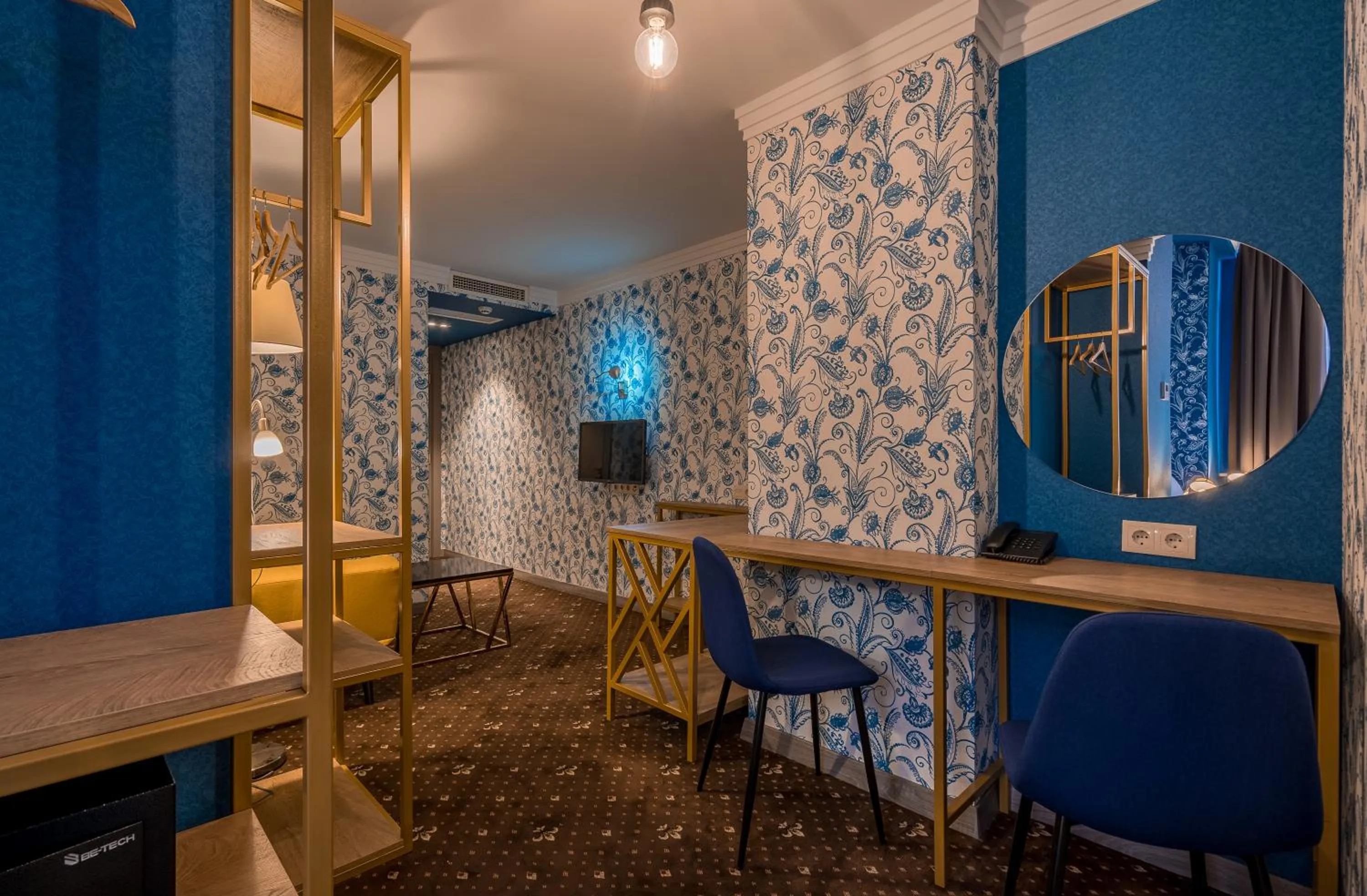 TV and multimedia in Gladius Inn Boutique Hotel by DNT Group