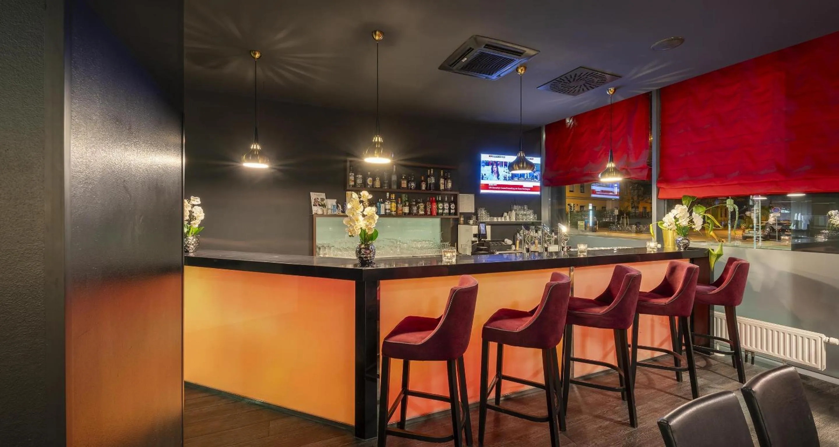 Lounge or bar in Best Western Plus Plaza Hotel Graz