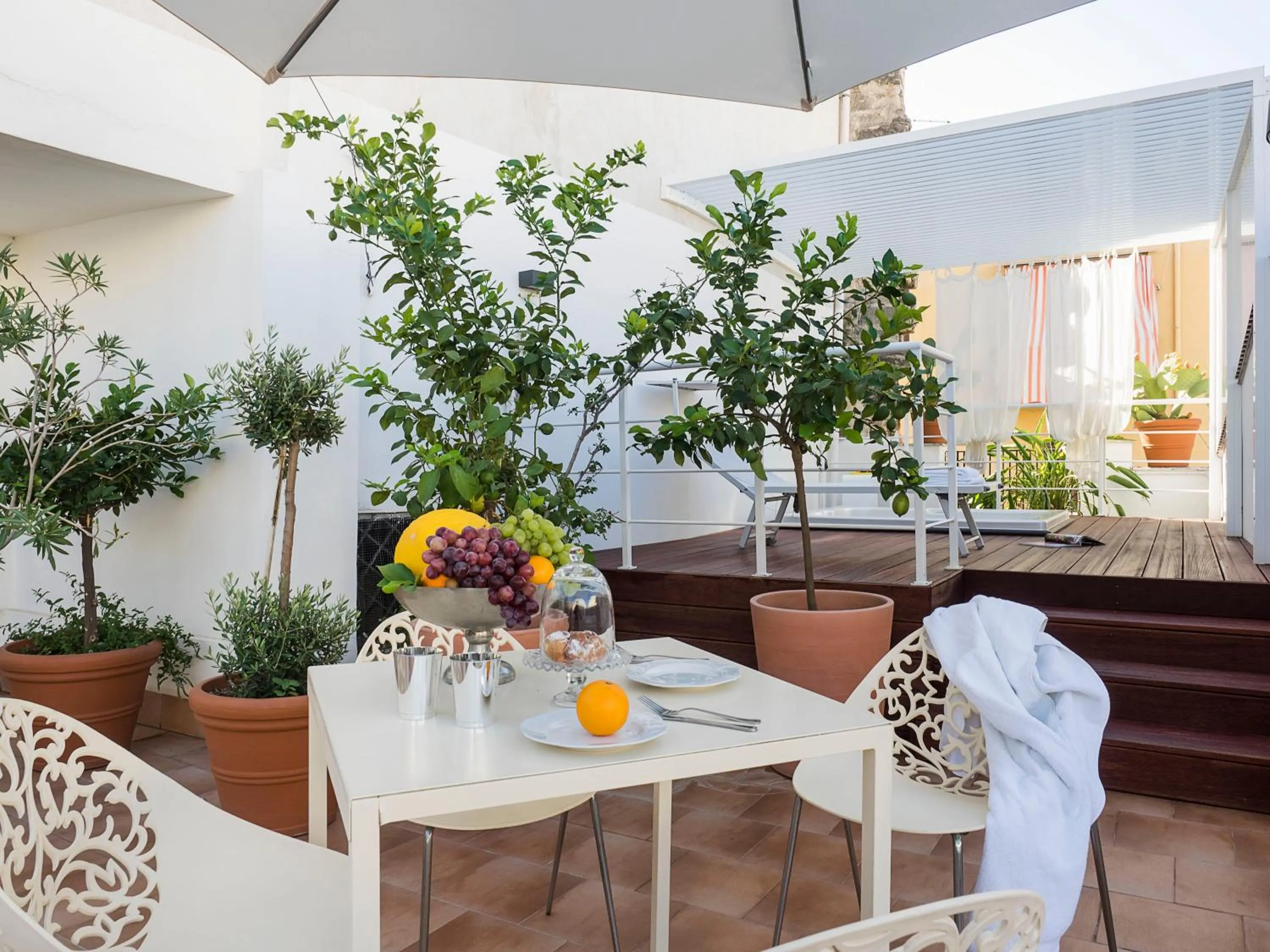 Hot Tub in Il Giardino di Ballarò Boutique B&B