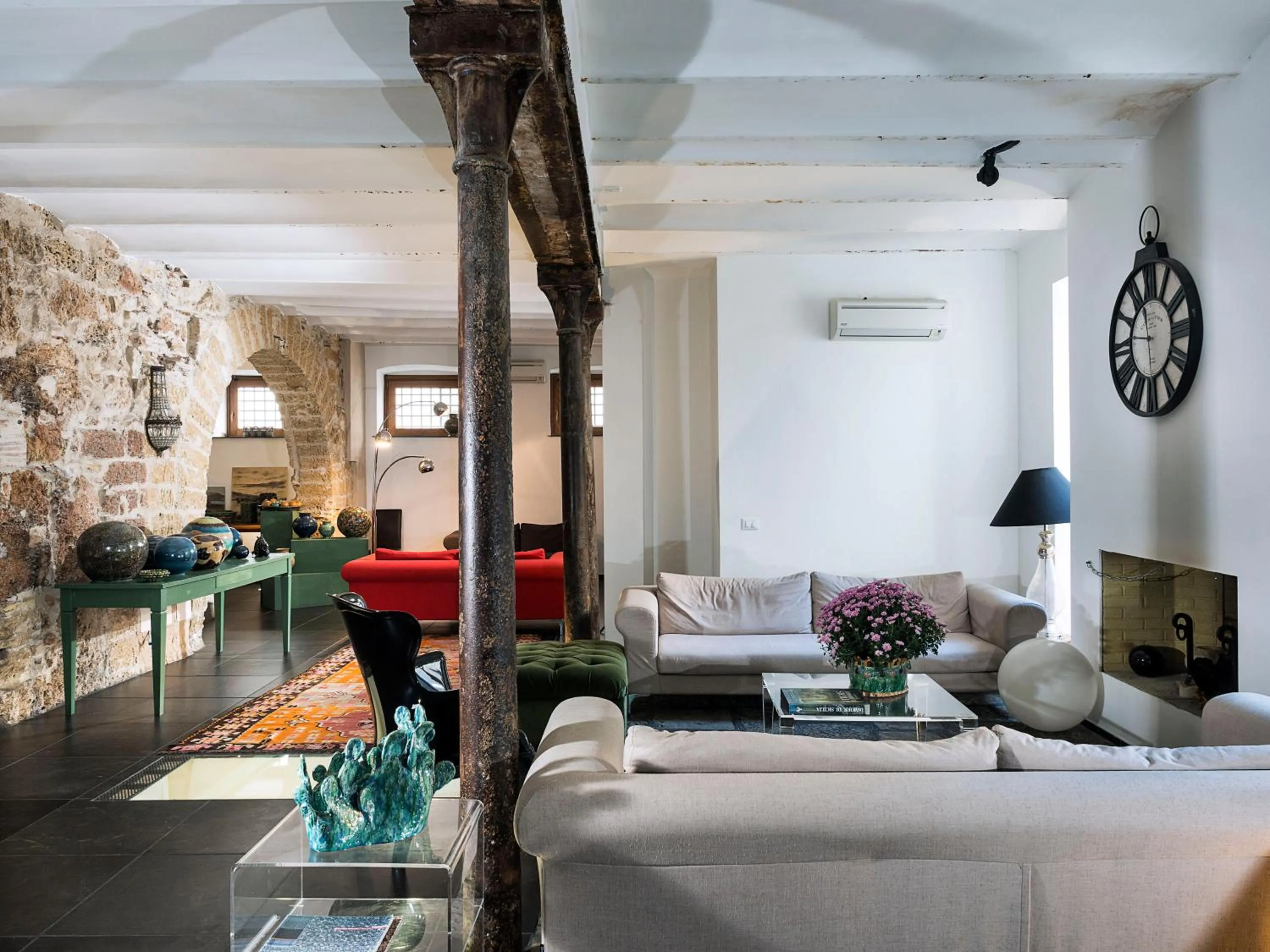 Living room, Bed in Il Giardino di Ballarò Boutique B&B