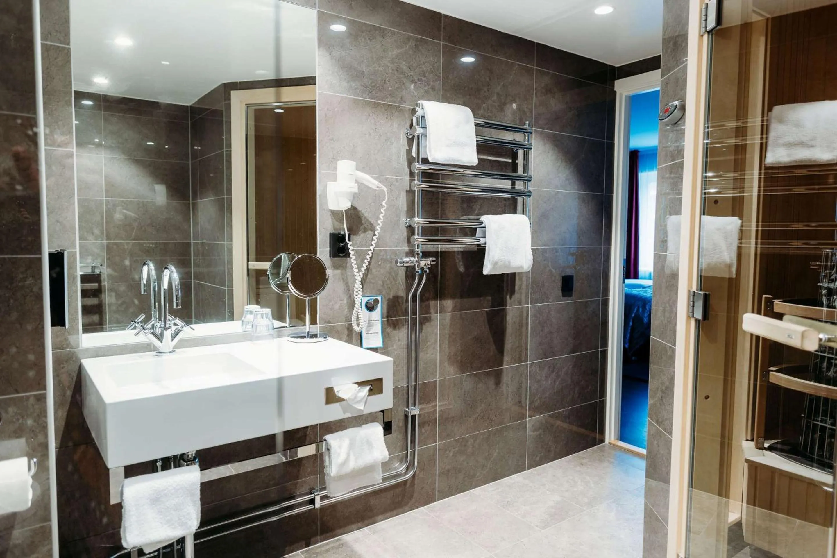 Bathroom in Vimmerby Stadshotell, WorldHotels Crafted