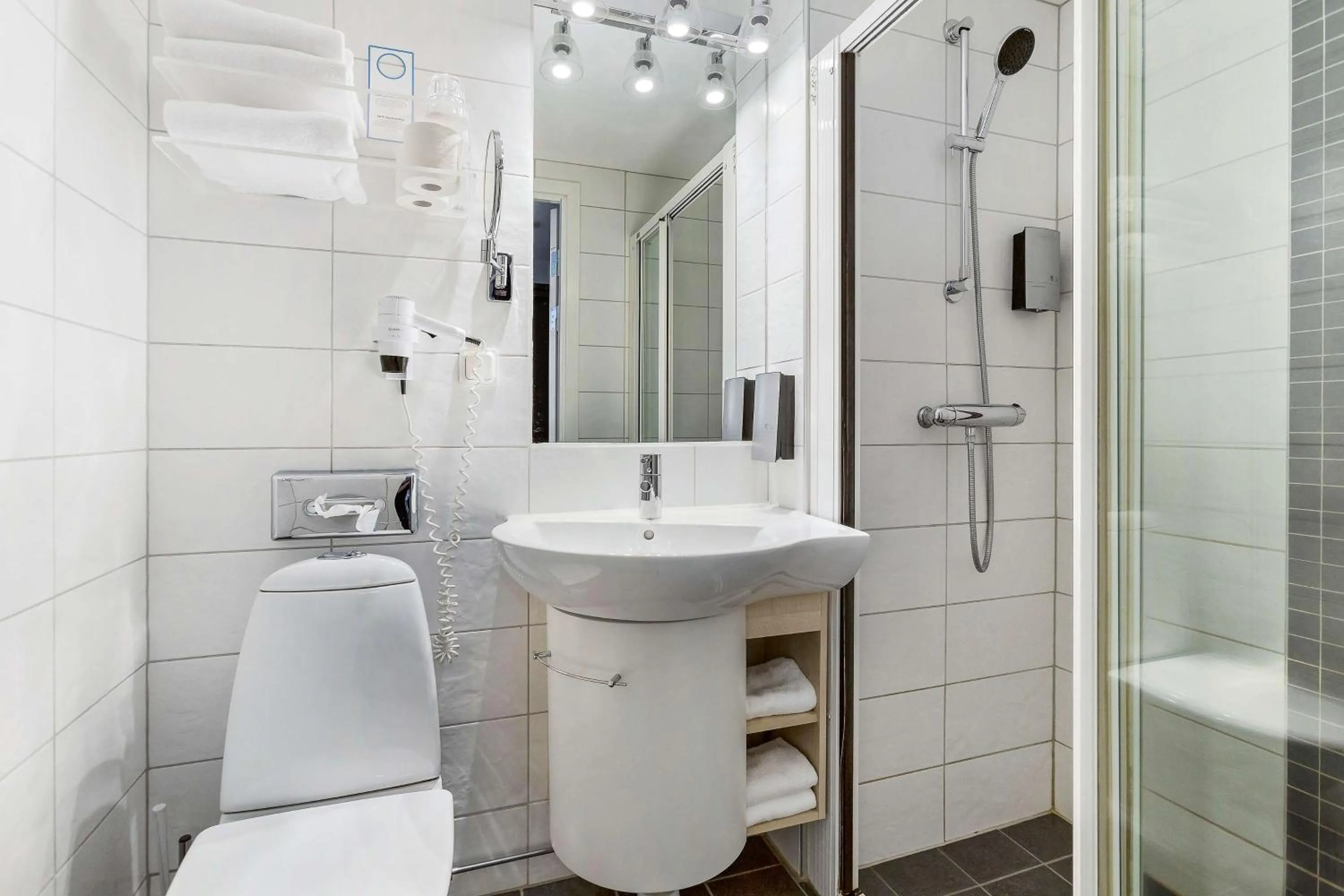 Bathroom in Vimmerby Stadshotell, WorldHotels Crafted