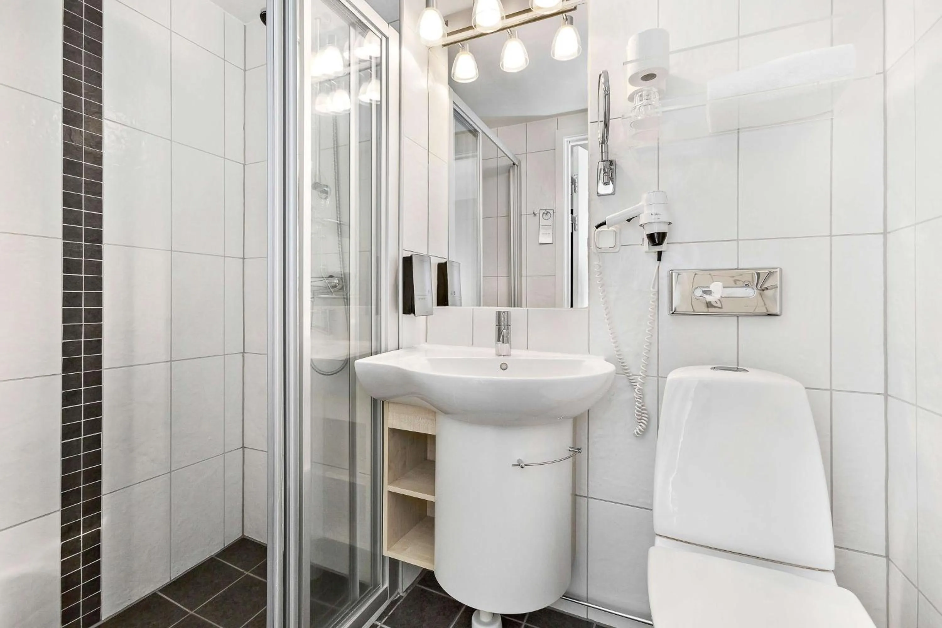 Bathroom in Vimmerby Stadshotell, WorldHotels Crafted
