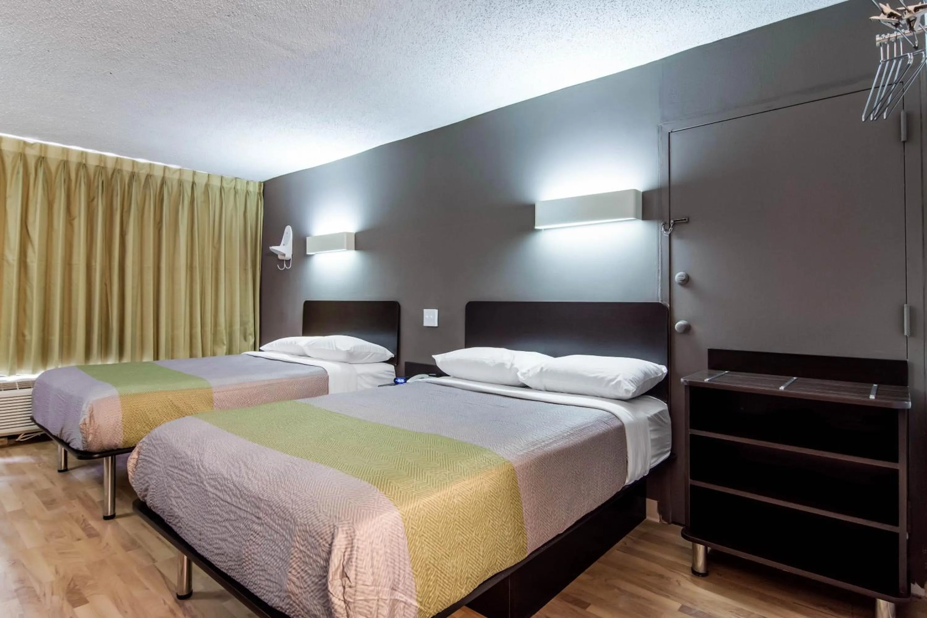 Photo of the whole room, Bed in Studio 6 LaGrange