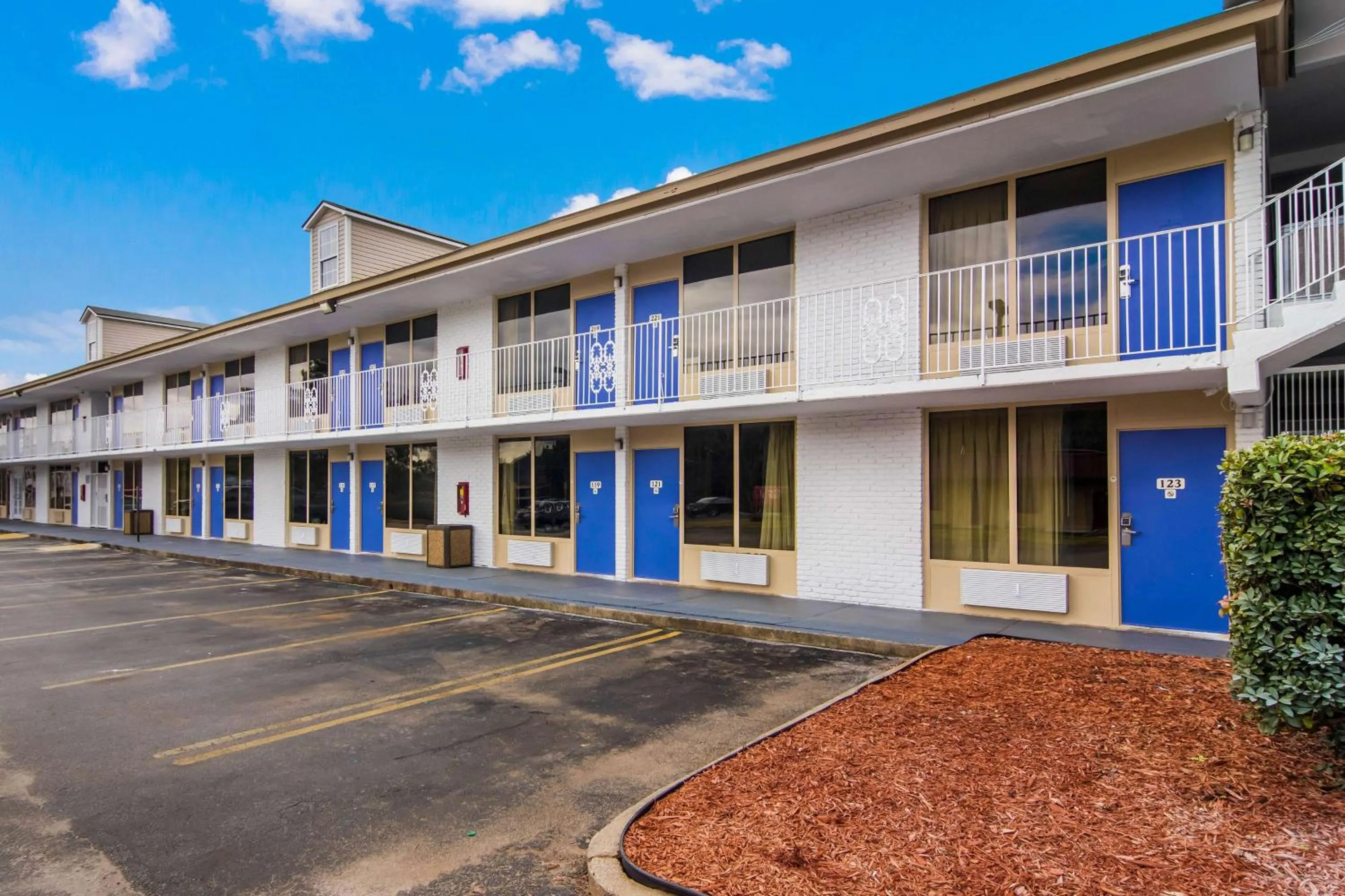 Property building in Studio 6 LaGrange