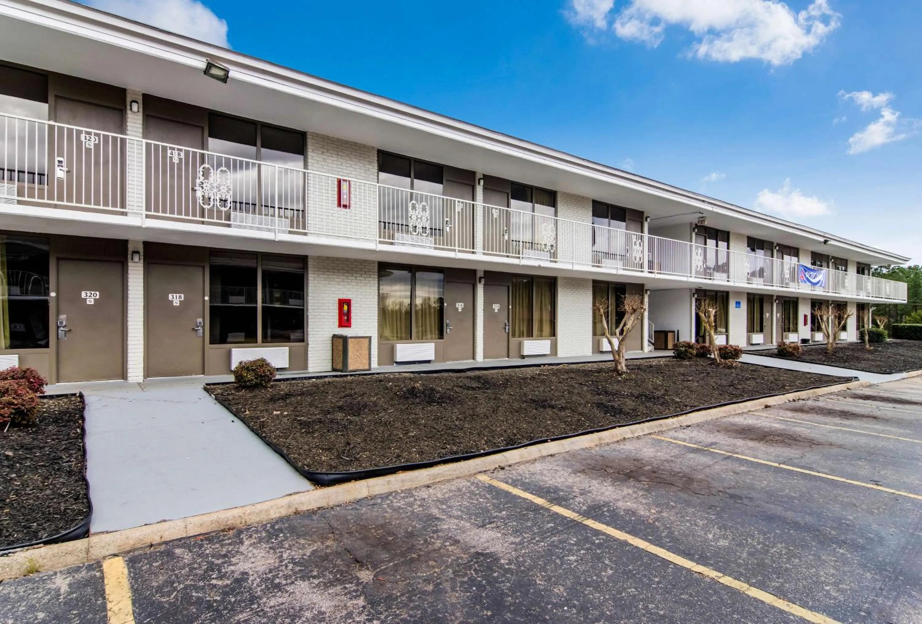 Property building in Studio 6 LaGrange