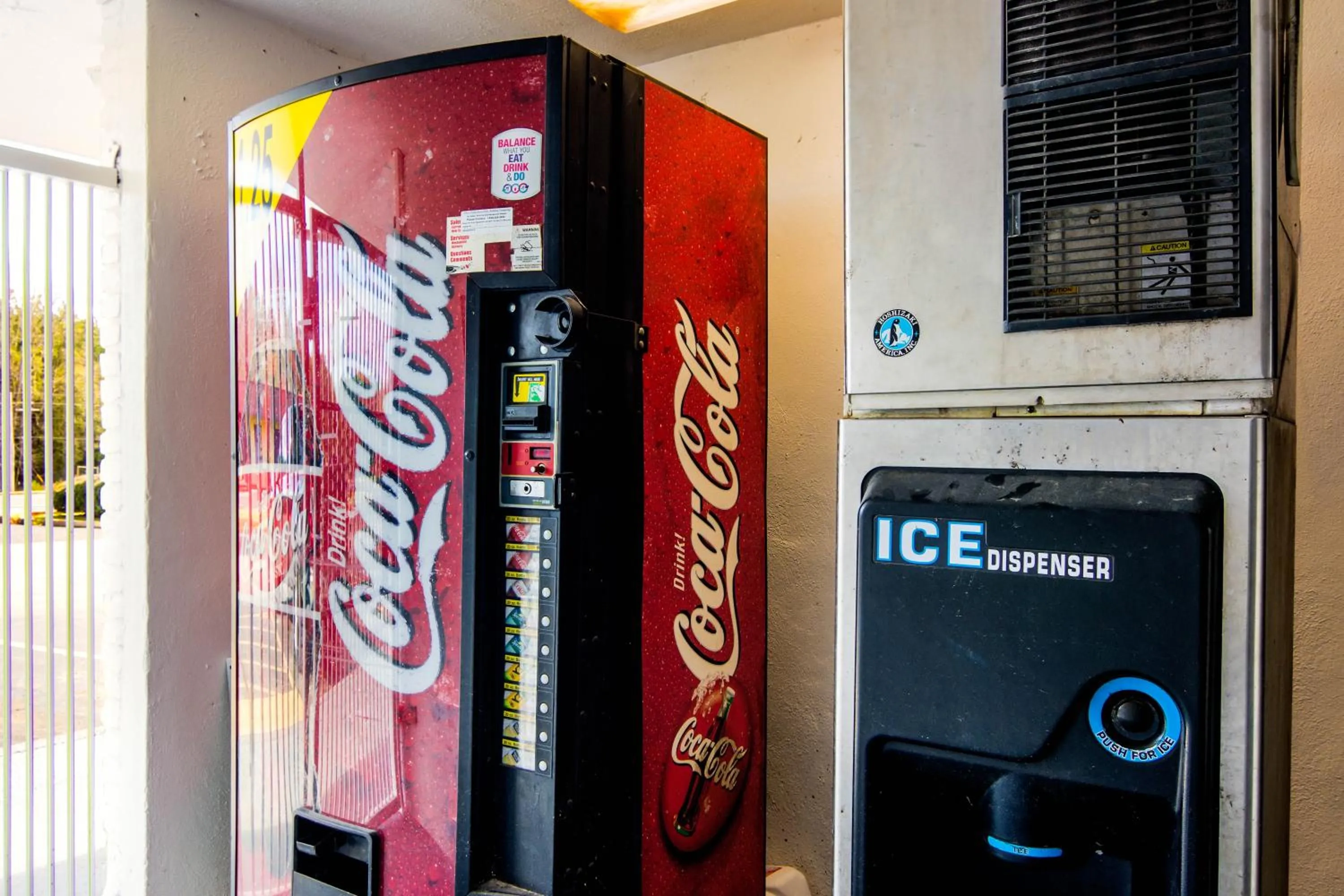 vending machine in Studio 6 LaGrange