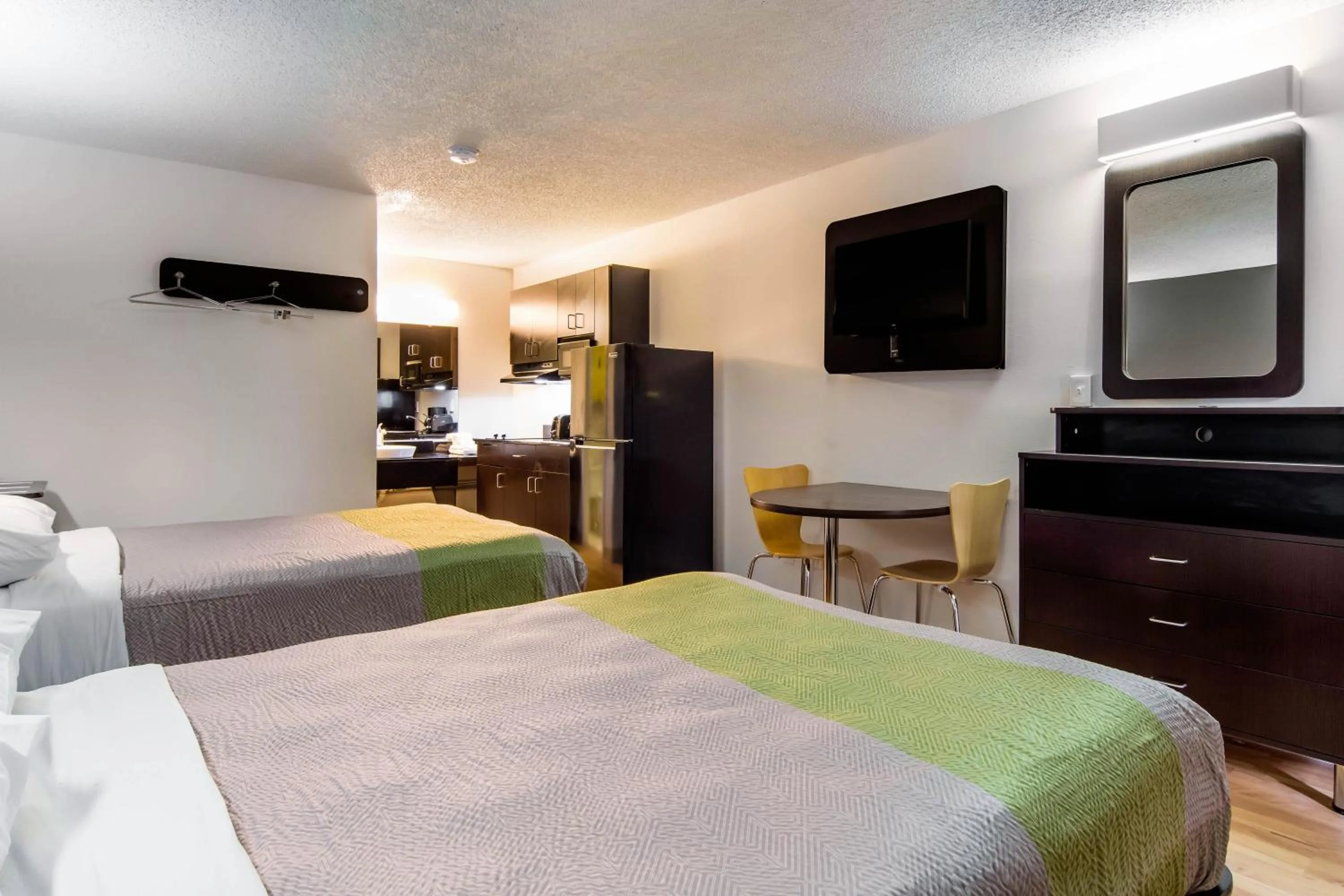 Kitchen or kitchenette, Bed in Studio 6 LaGrange