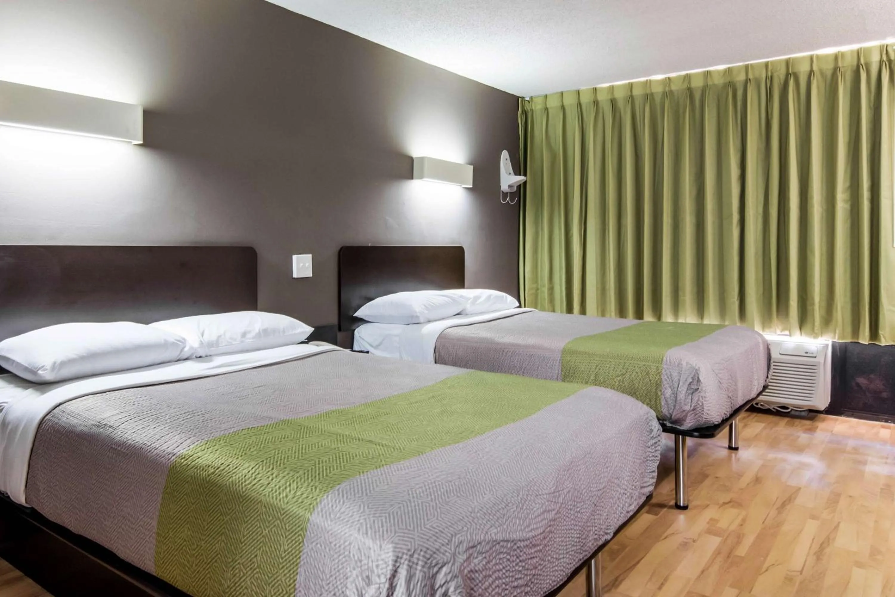 Photo of the whole room, Bed in Studio 6 LaGrange