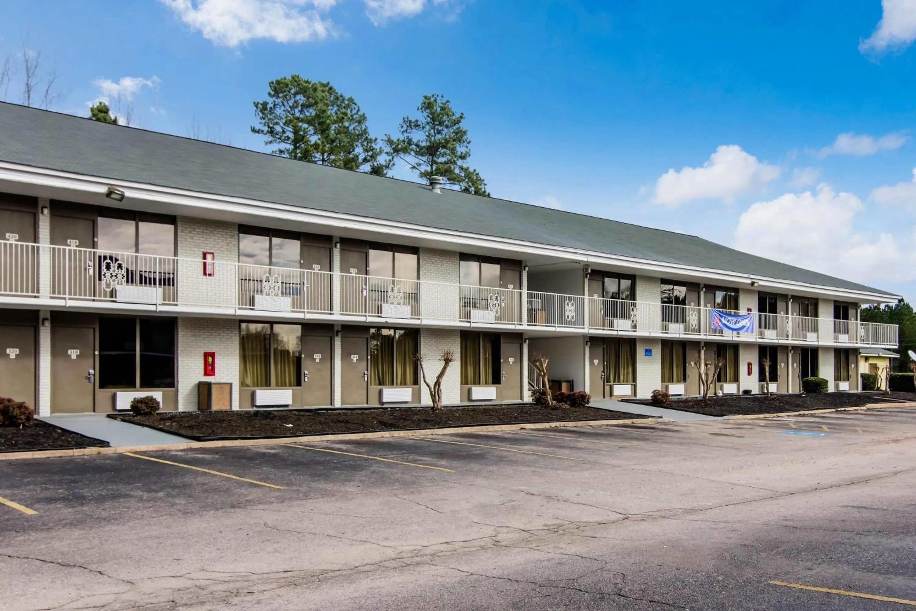 Property building in Studio 6 LaGrange