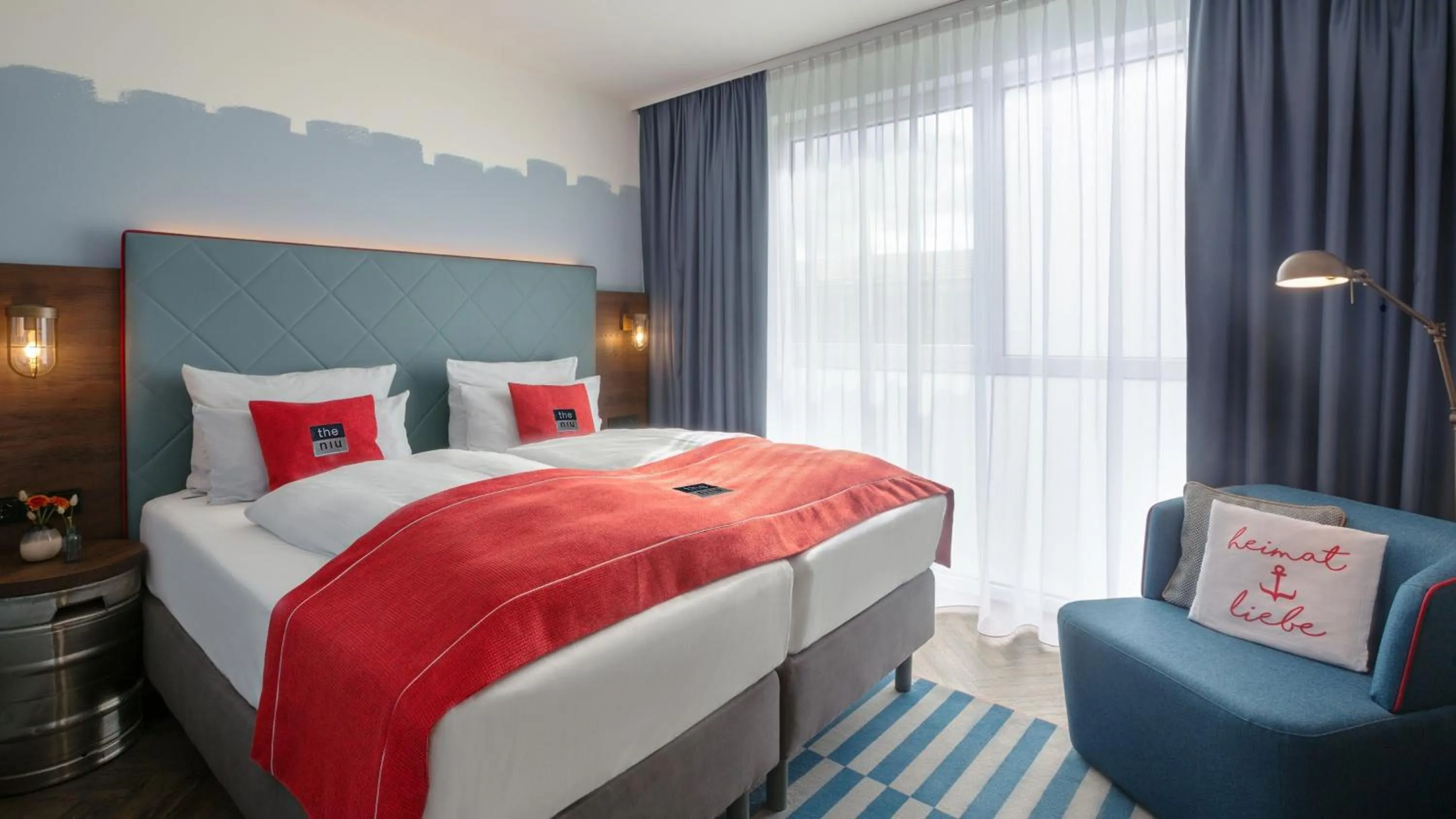 Photo of the whole room, Bed in Holiday Inn - the niu, Keg Hamburg Ost by IHG