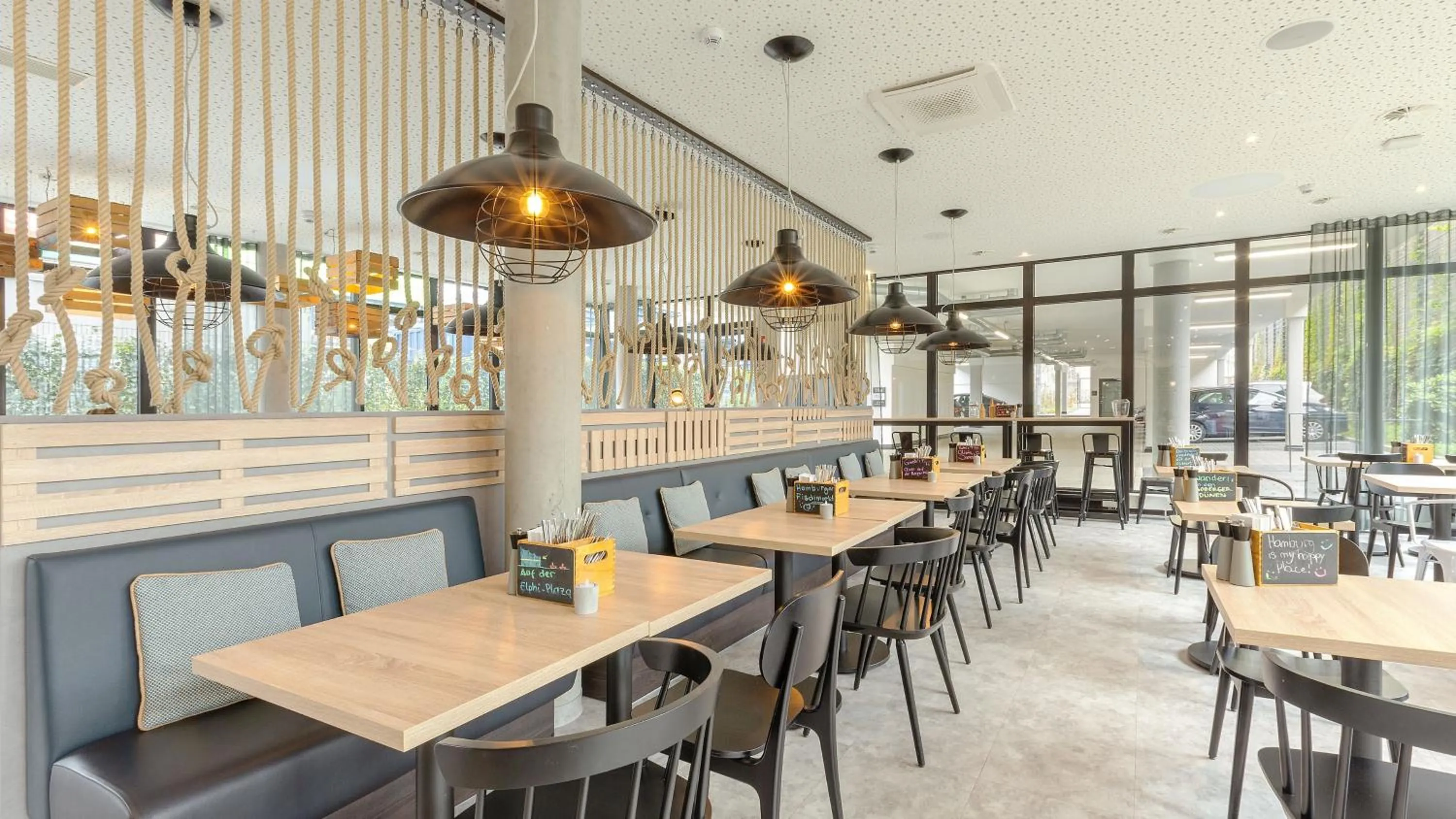 Breakfast in Holiday Inn - the niu, Keg Hamburg Ost by IHG