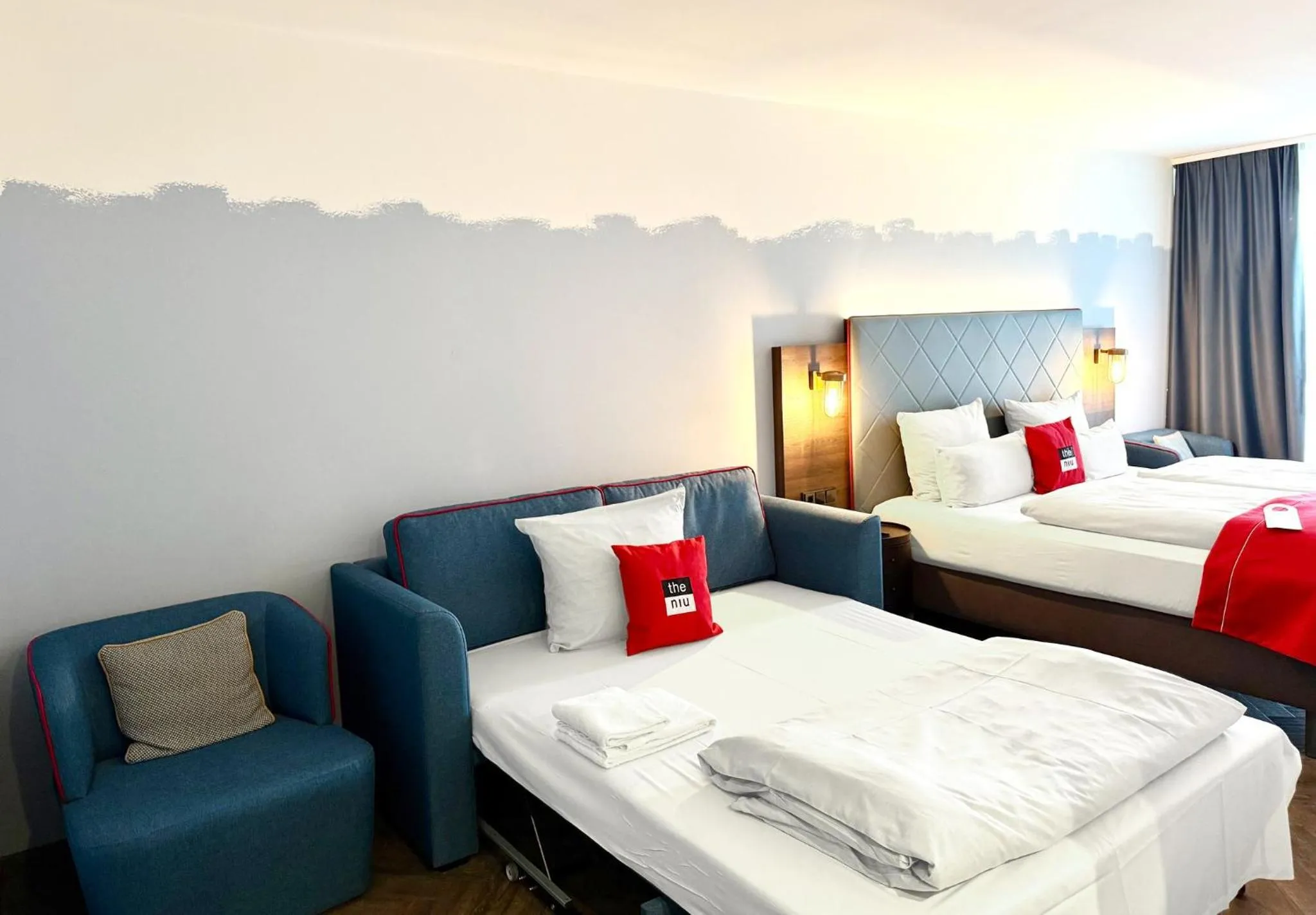 Photo of the whole room, Bed in Holiday Inn - the niu, Keg Hamburg Ost by IHG