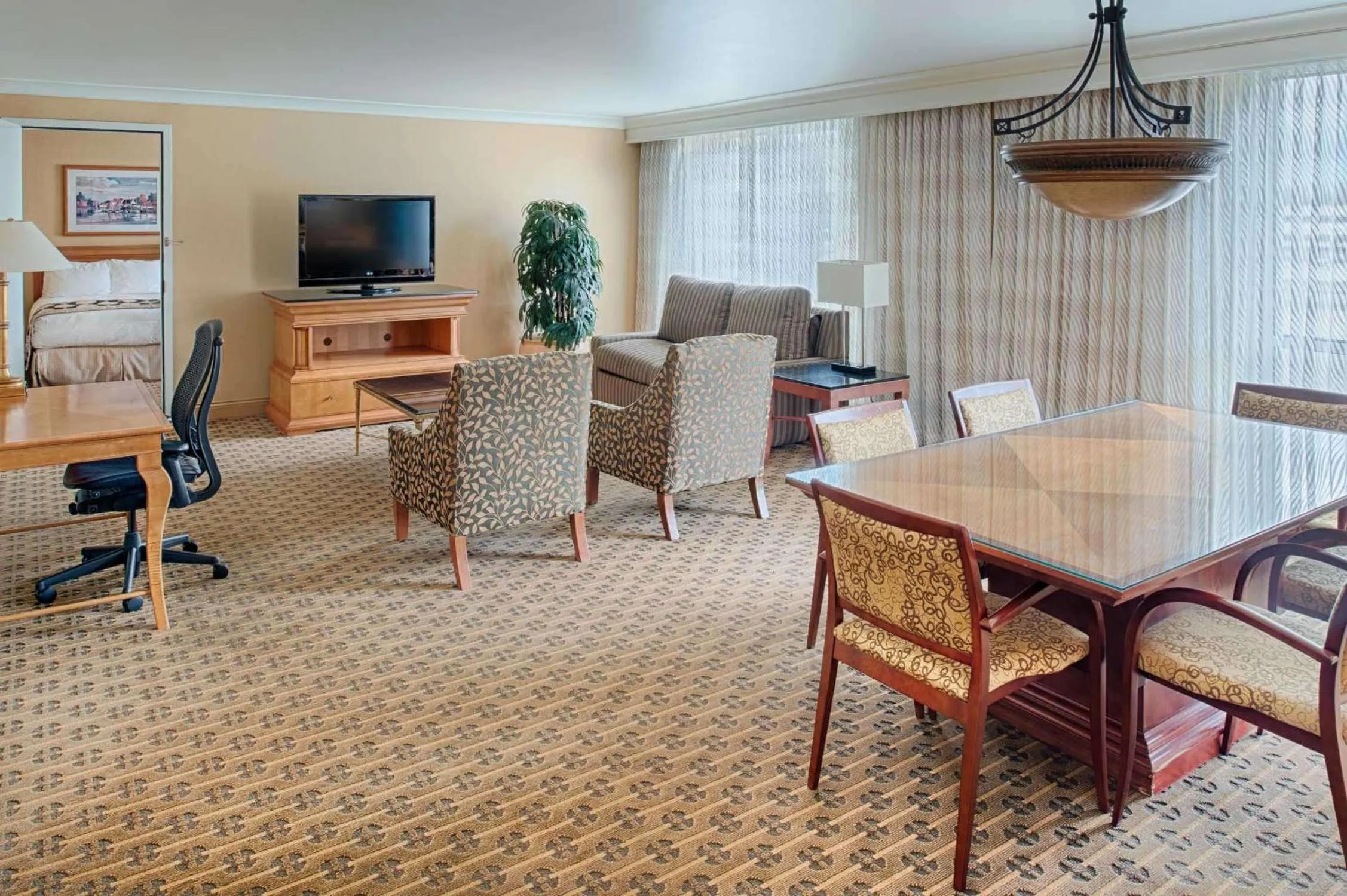 Living room in Hilton Seattle Airport & Conference Center