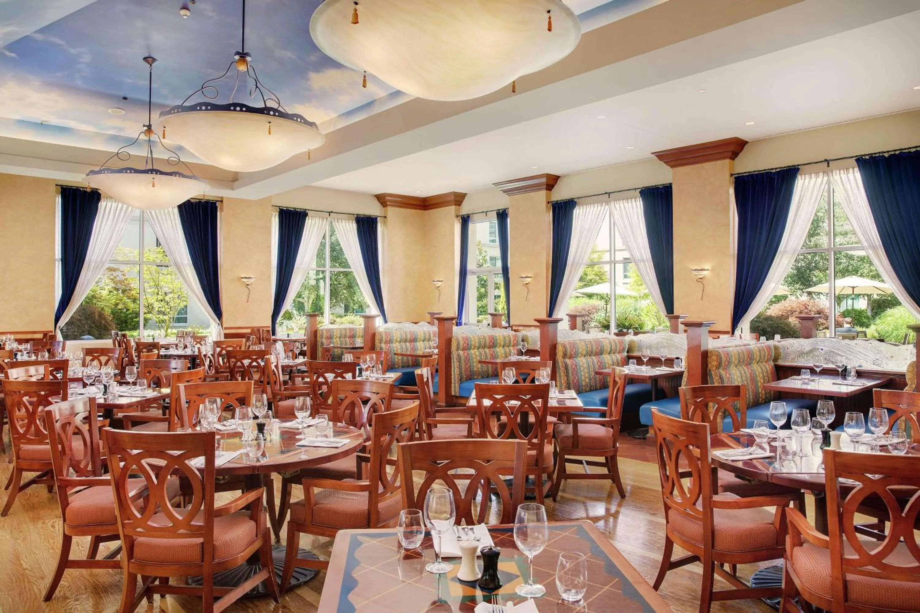 Restaurant/places to eat in Hilton Seattle Airport & Conference Center