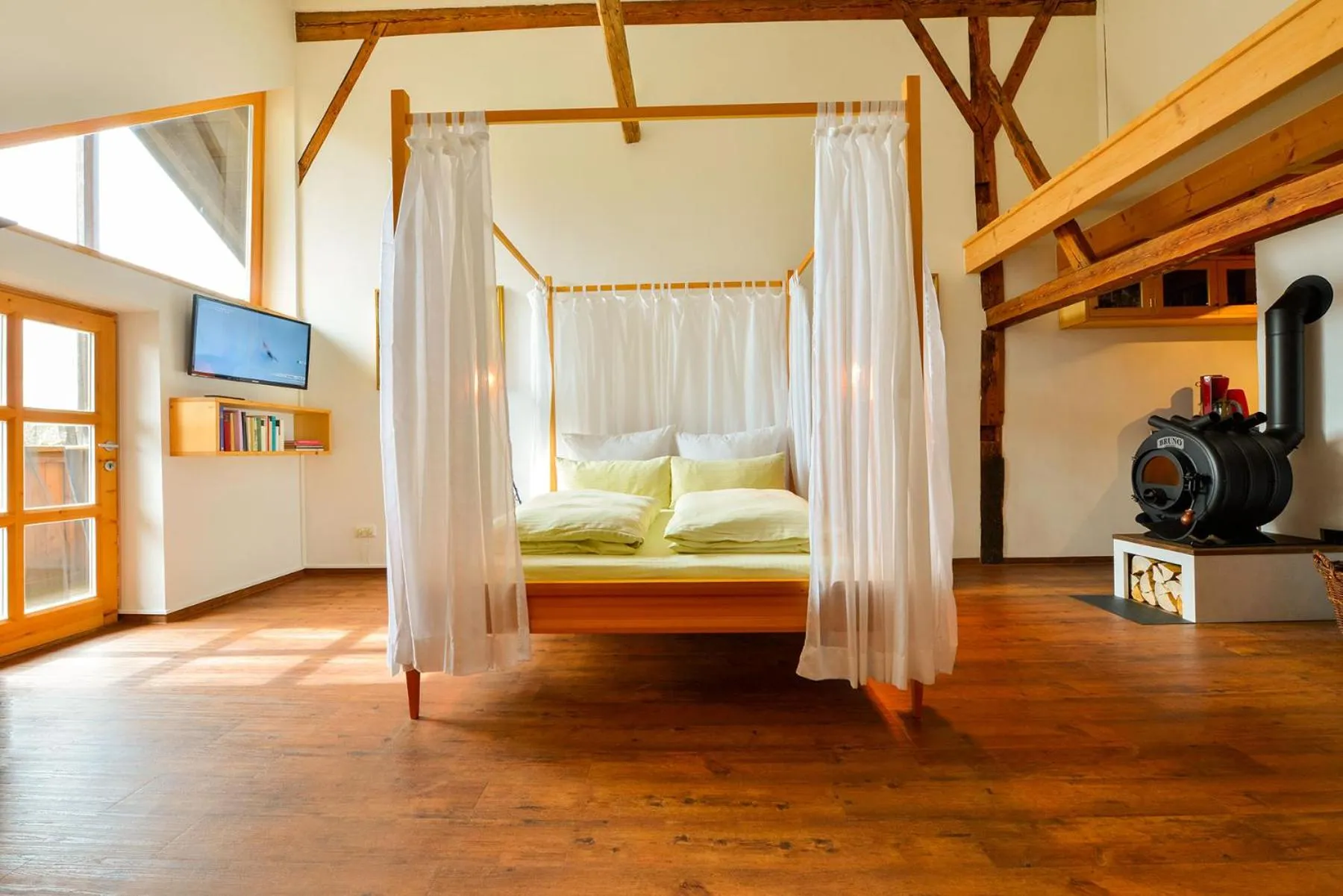 Bed in Hofatelier Menacher