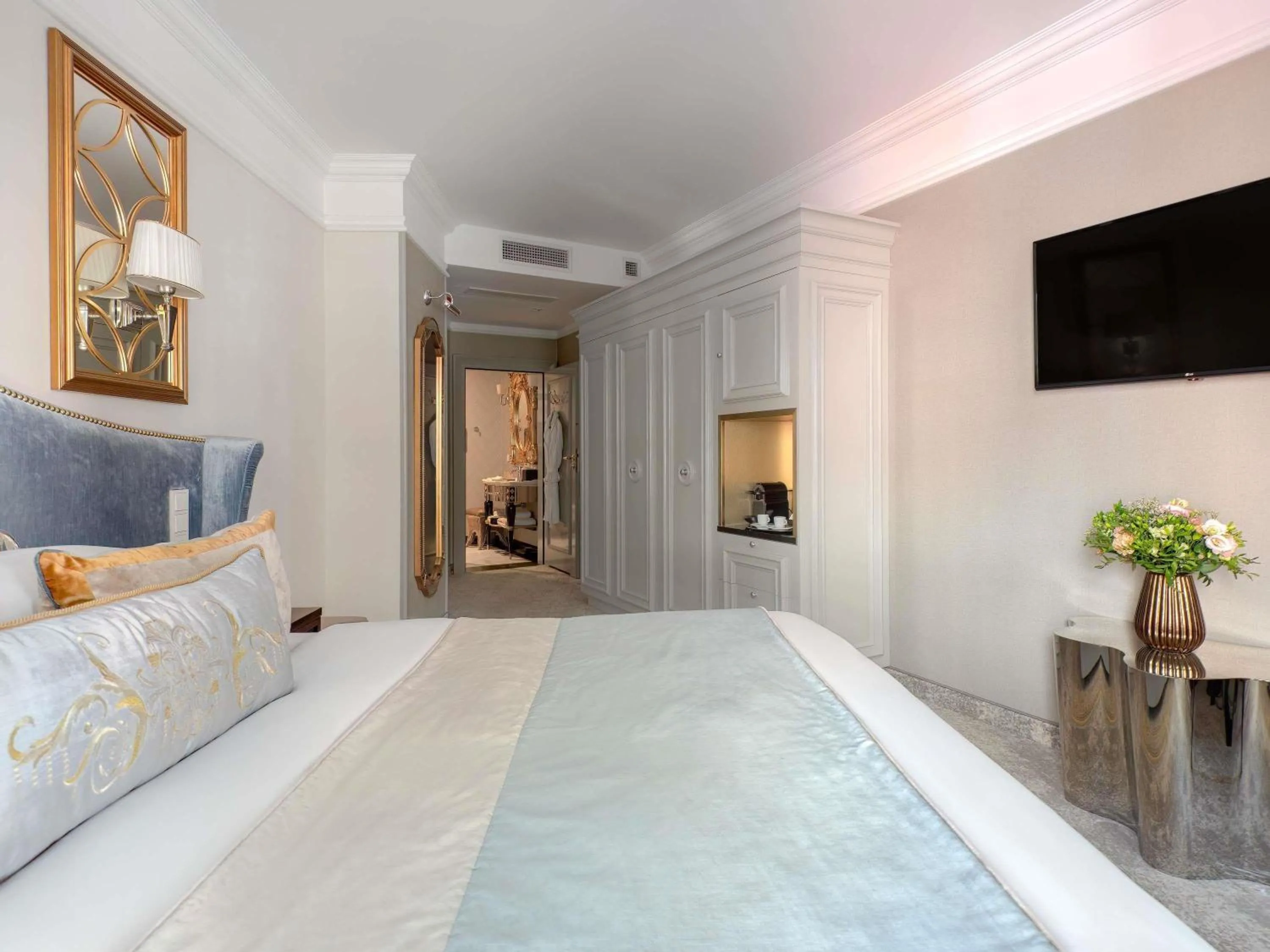 Bedroom, Bed in Bachleda Luxury Hotel Kraków - MGallery Collection