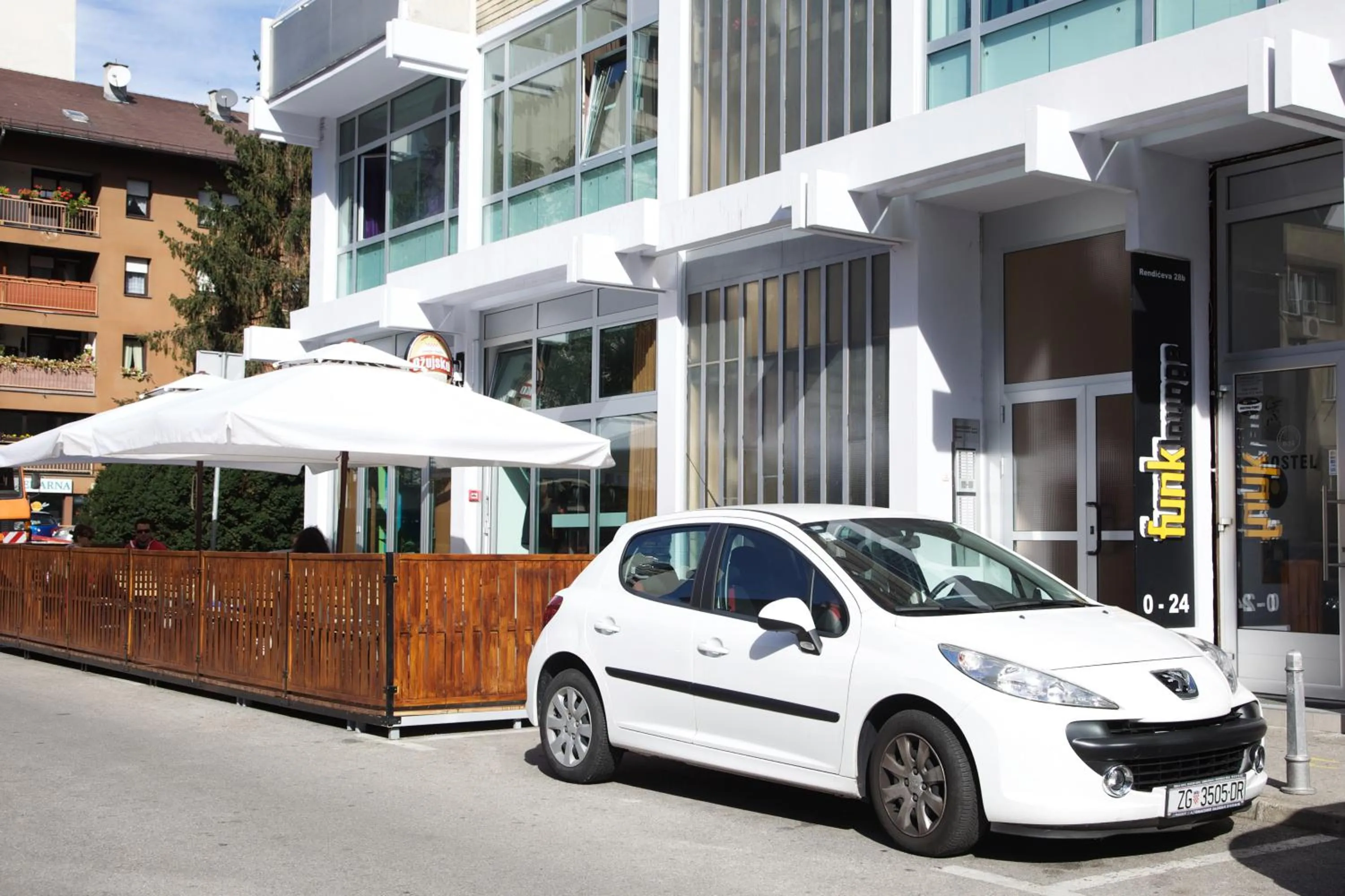 Facade/entrance in Funk Lounge Hostel