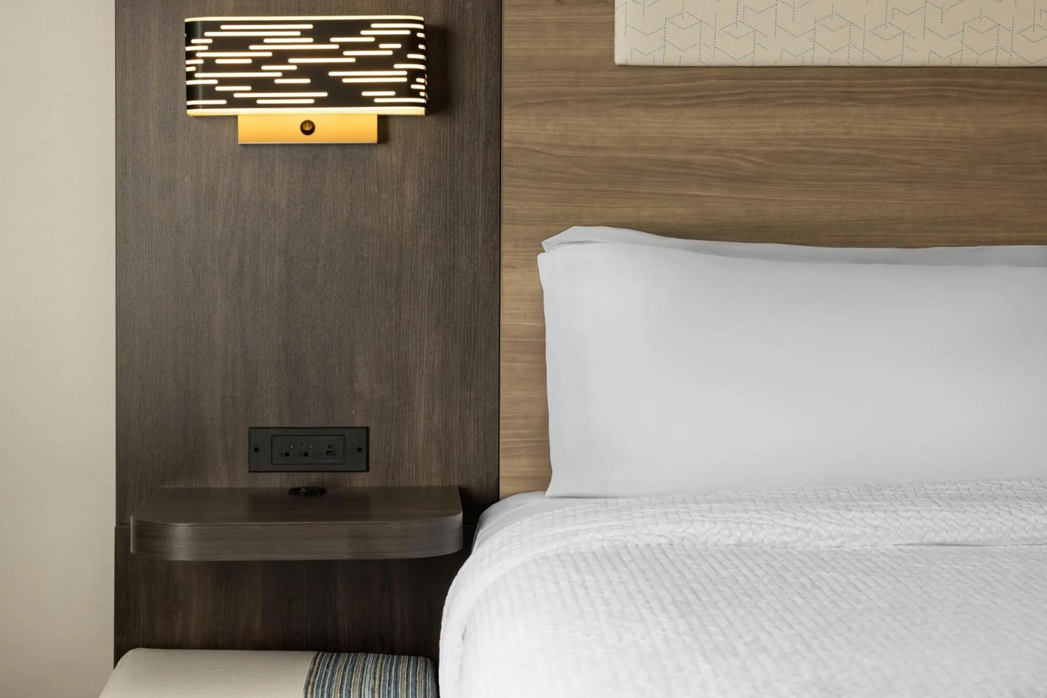 Photo of the whole room, Bed in Holiday Inn Express and Suites Meriden by IHG