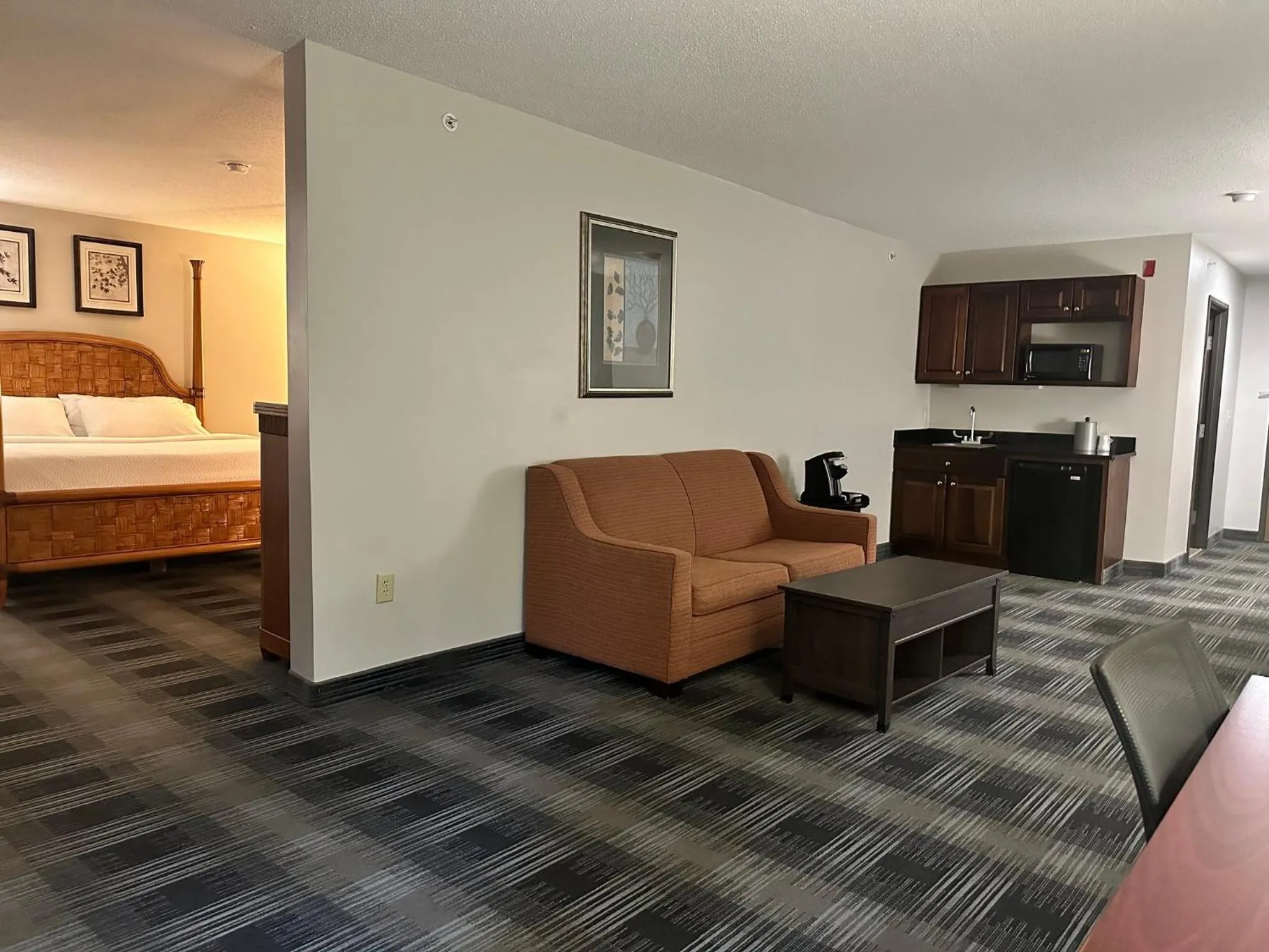 Photo of the whole room, Bed in Holiday Inn Express and Suites Meriden by IHG