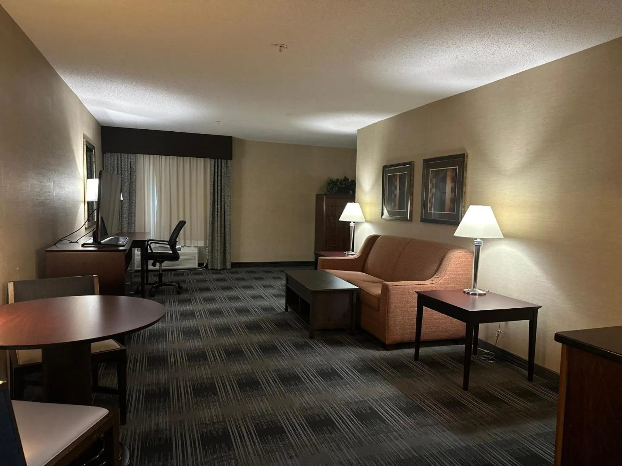 Bedroom in Holiday Inn Express and Suites Meriden by IHG