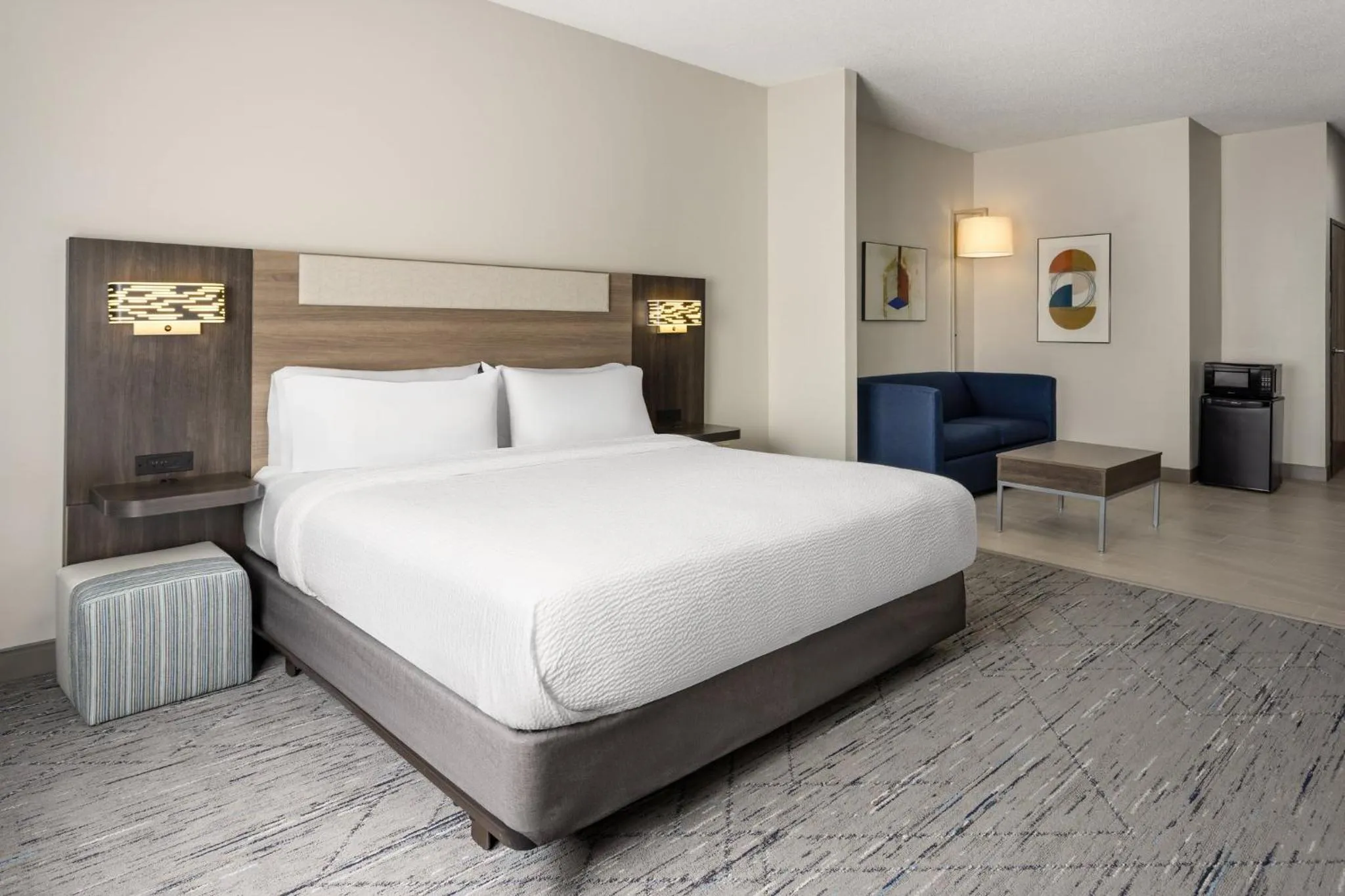 Photo of the whole room, Bed in Holiday Inn Express and Suites Meriden by IHG