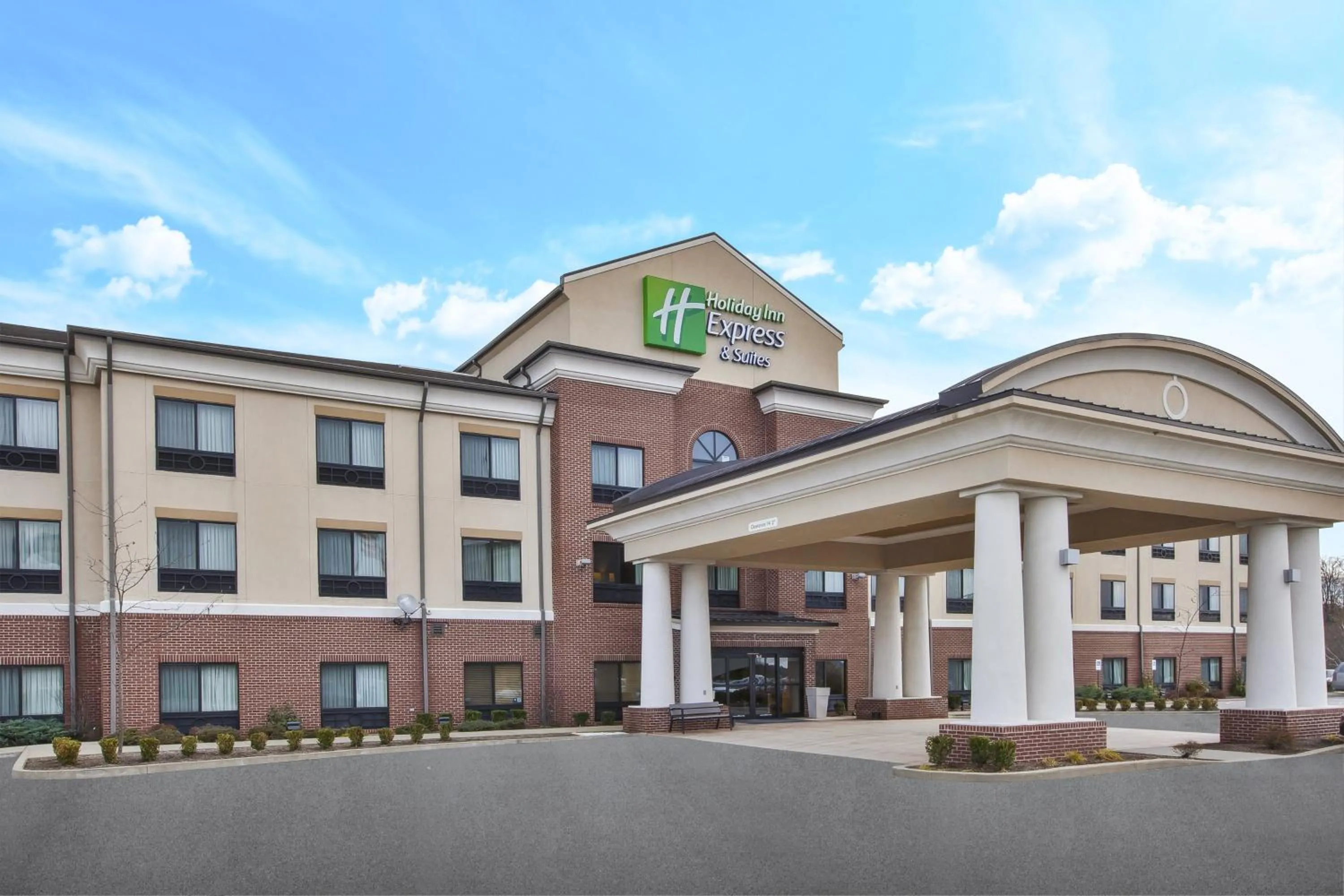 Property building in Holiday Inn Express and Suites Wheeling by IHG