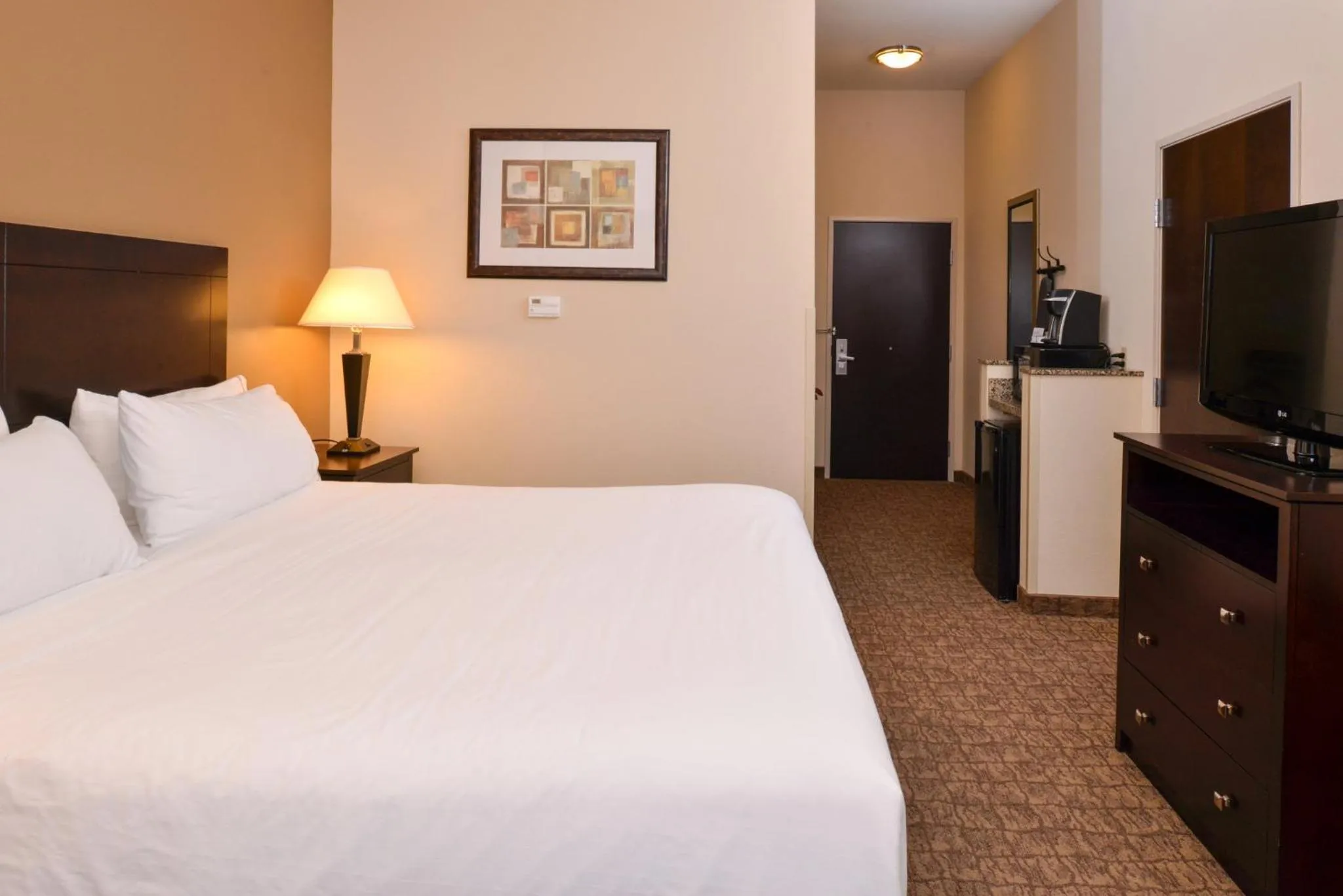 Photo of the whole room, Bed in Holiday Inn Express and Suites Wheeling by IHG