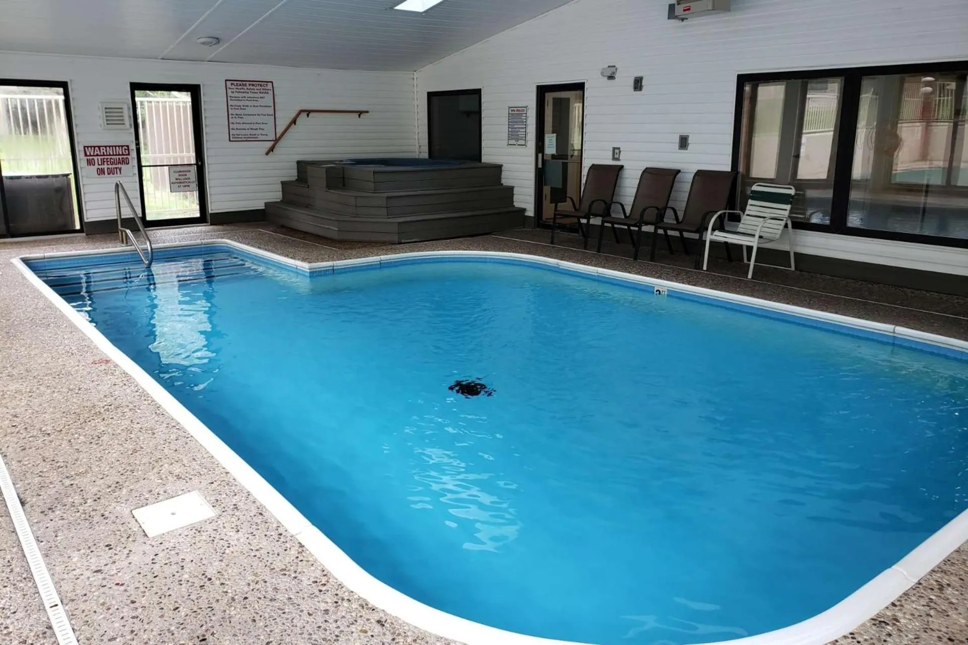 Foothill's Luxury 2BDR Ground Floor Condo in 1000 Hill's