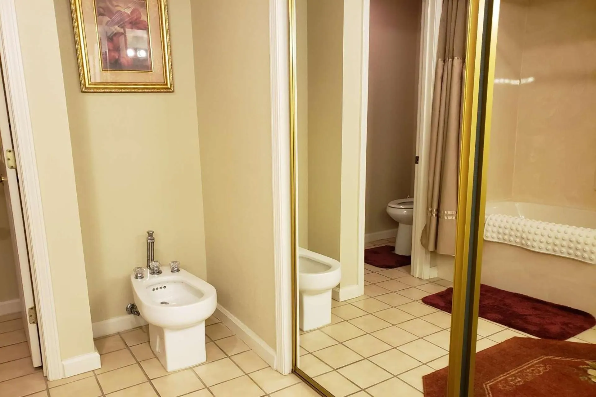 Foothill's Luxury 2BDR Ground Floor Condo in 1000 Hill's