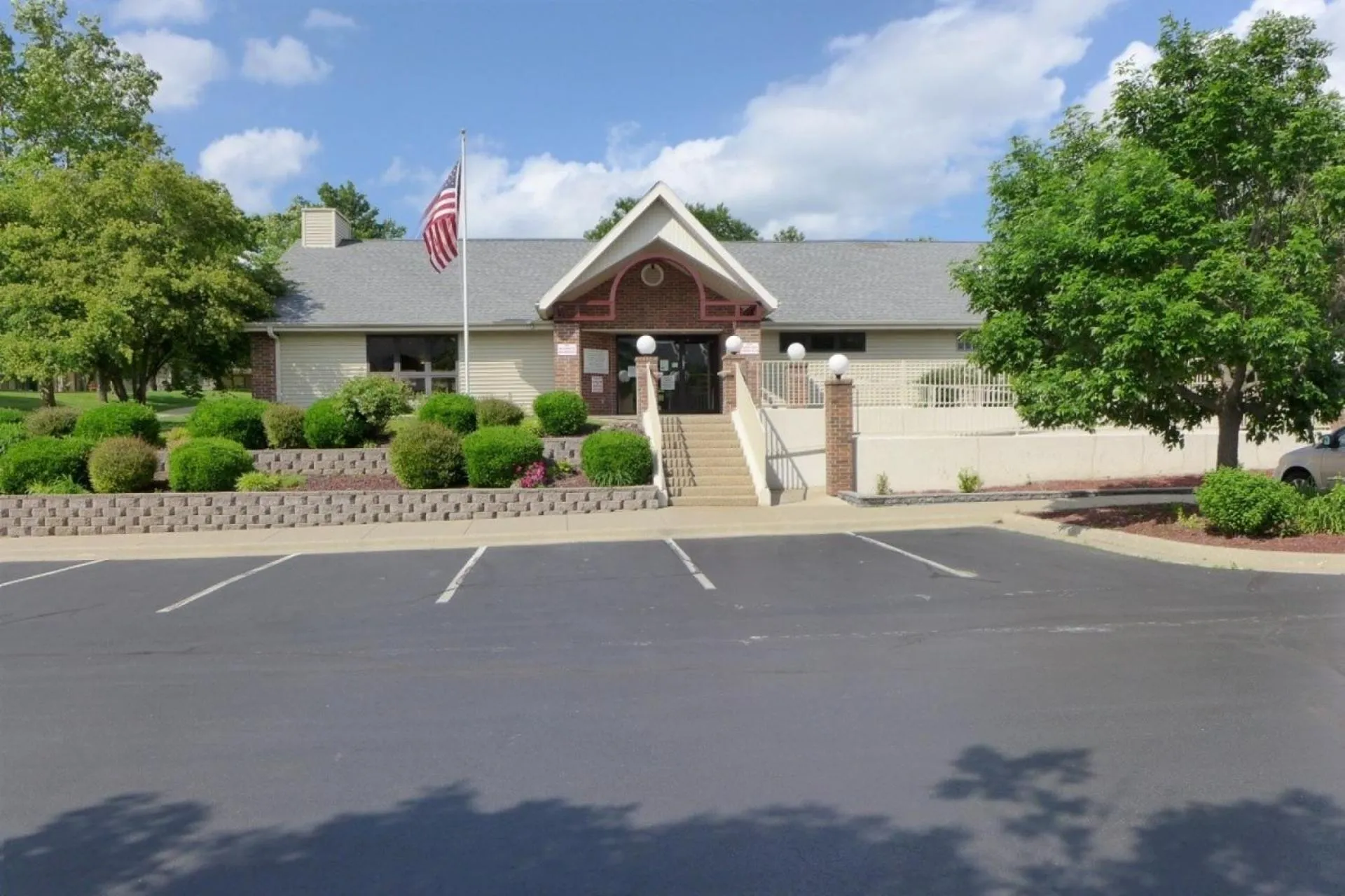 Foothill's Luxury 2BDR Ground Floor Condo in 1000 Hill's