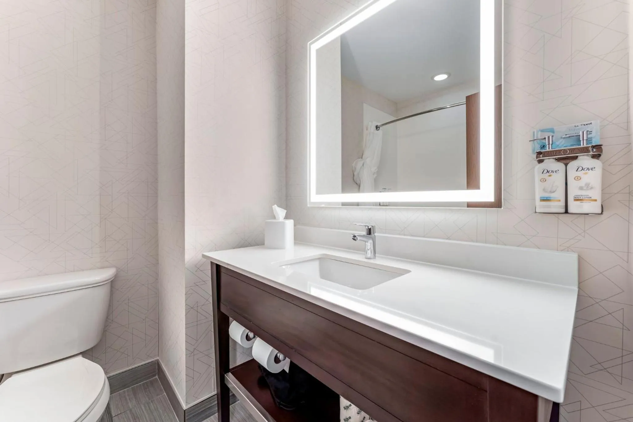 Photo of the whole room in Holiday Inn Express Pittsburgh - Munhall by IHG