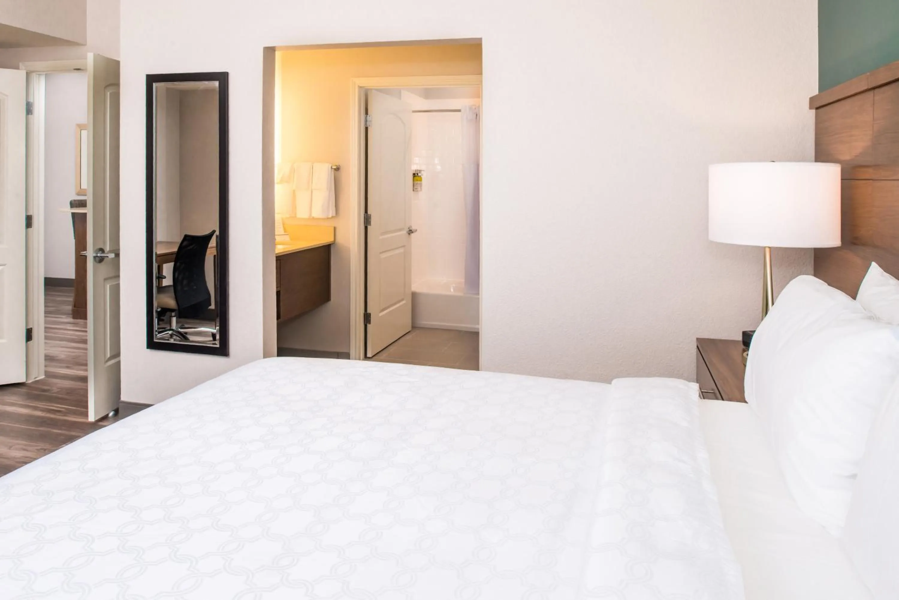 One-Bedroom Queen Suite in Staybridge Suites - Pecos by IHG