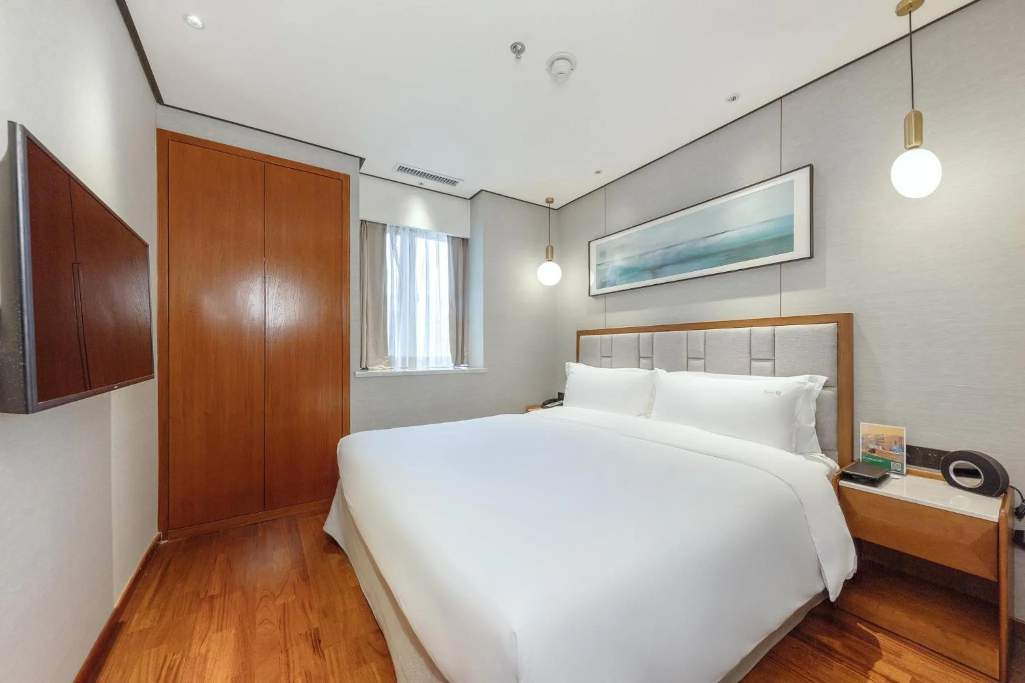 Photo of the whole room, Bed in Holiday Inn Suites Xi'an High-Tech Zone by IHG