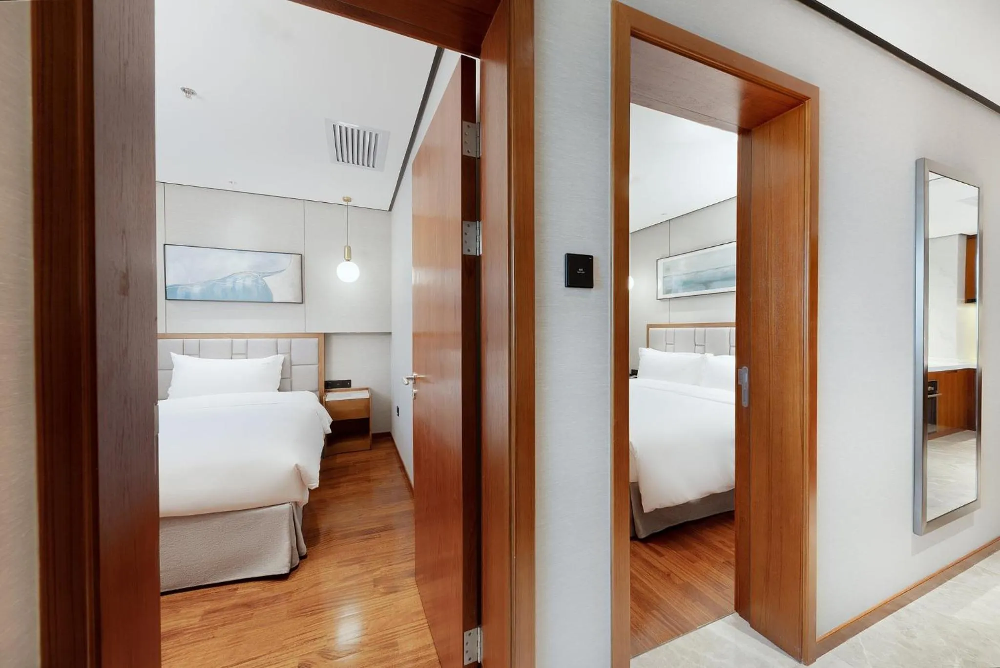 Photo of the whole room, Bed in Holiday Inn Suites Xi'an High-Tech Zone by IHG