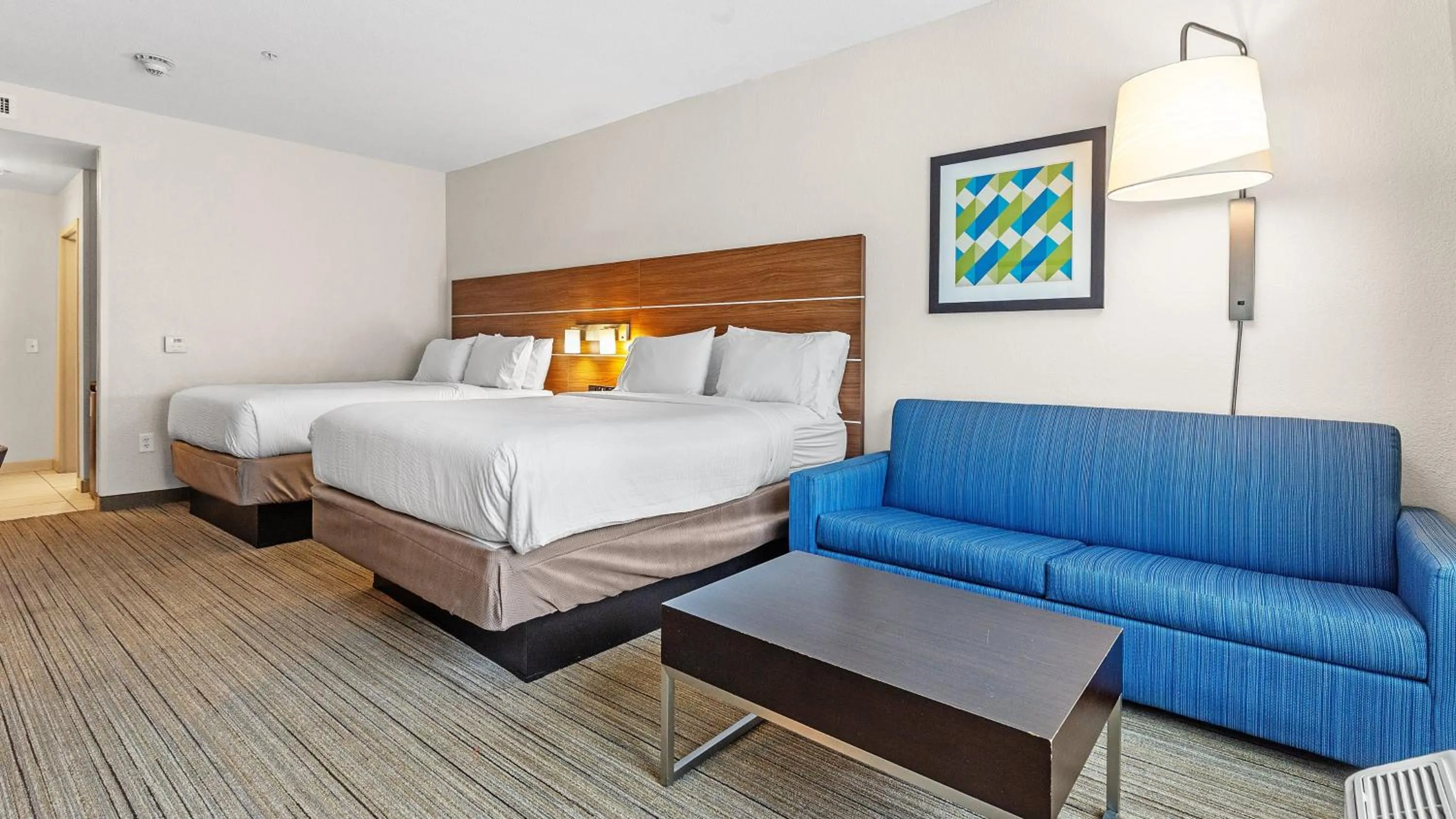 Photo of the whole room, Bed in Holiday Inn Express & Suites Mobile - University Area by IHG