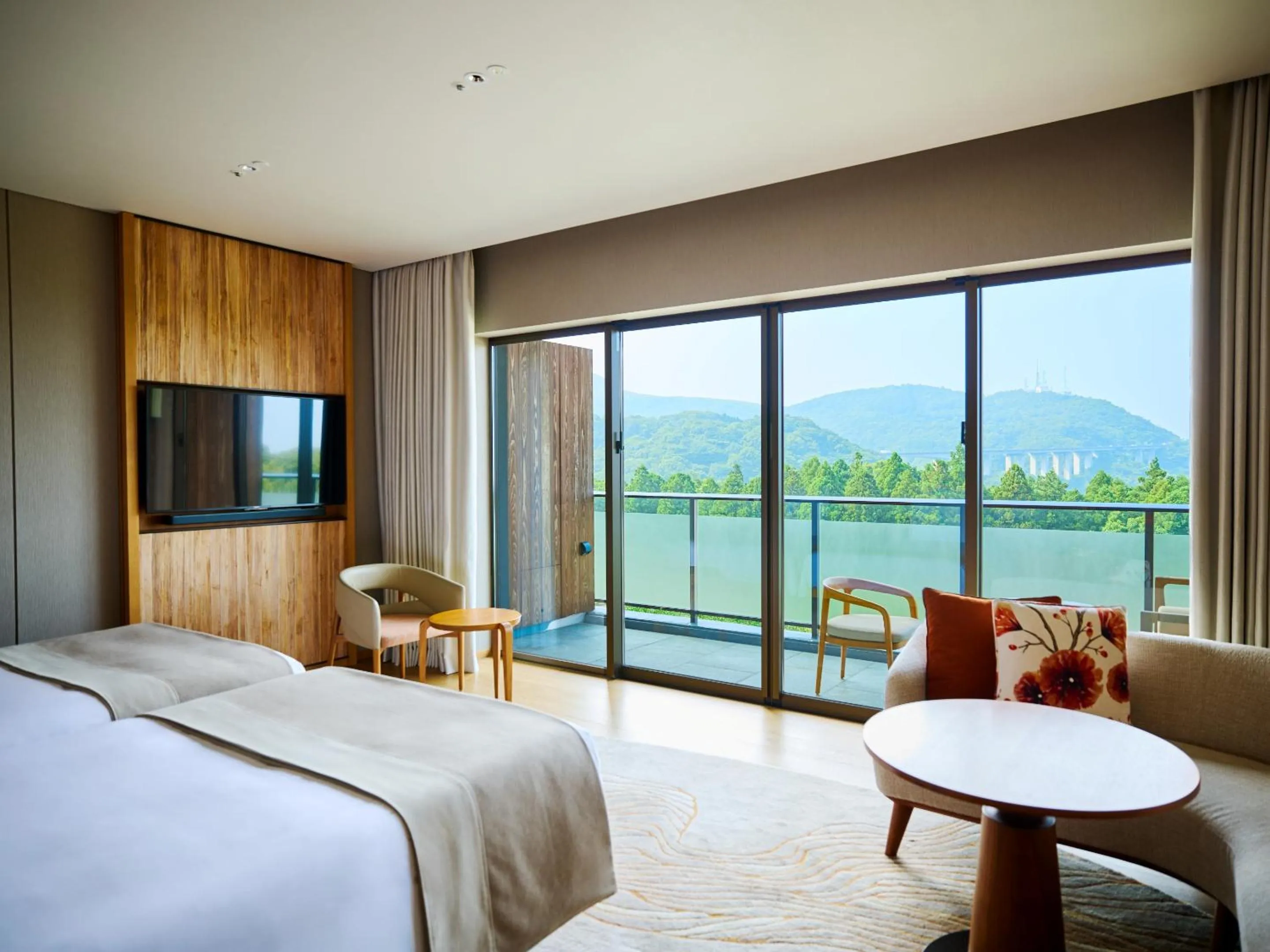 Mountain view, Bed in ANA InterContinental Beppu Resort & Spa by IHG