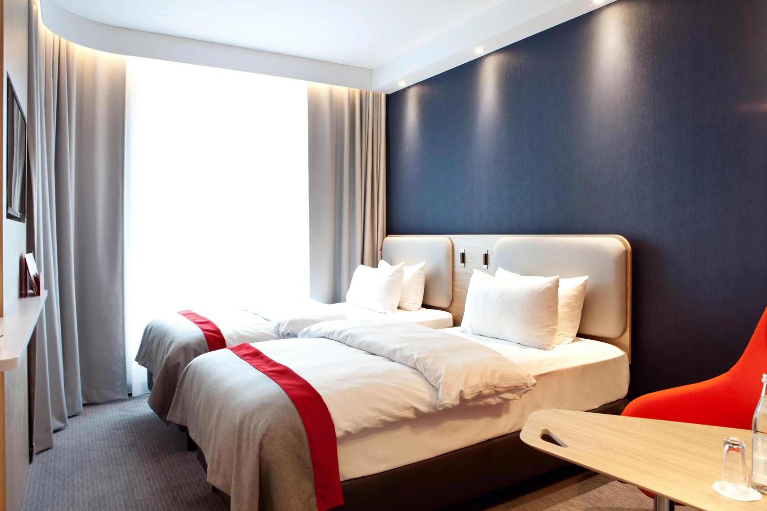Photo of the whole room, Bed in Holiday Inn Express Oberhausen by IHG