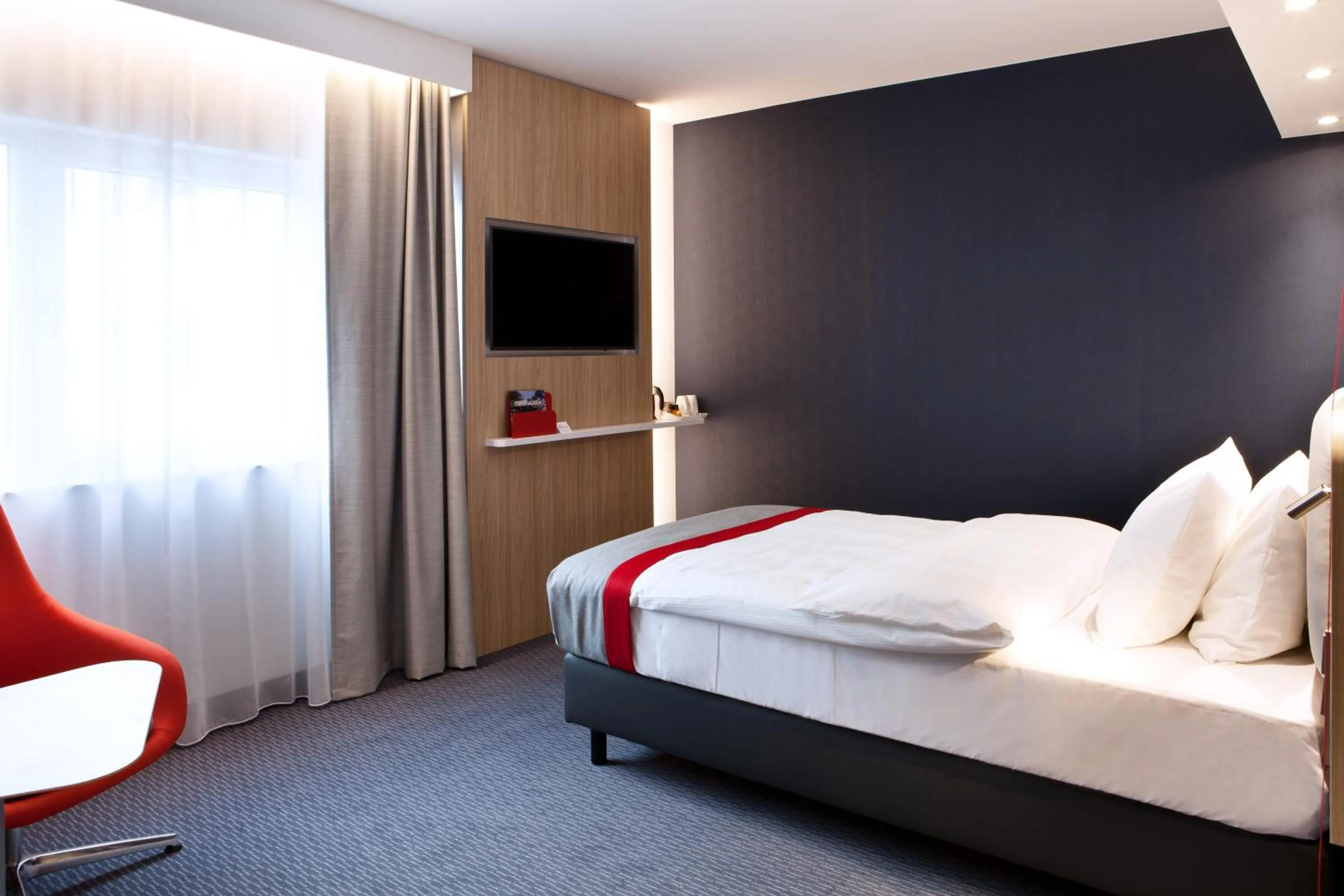 Photo of the whole room, Bed in Holiday Inn Express Oberhausen by IHG