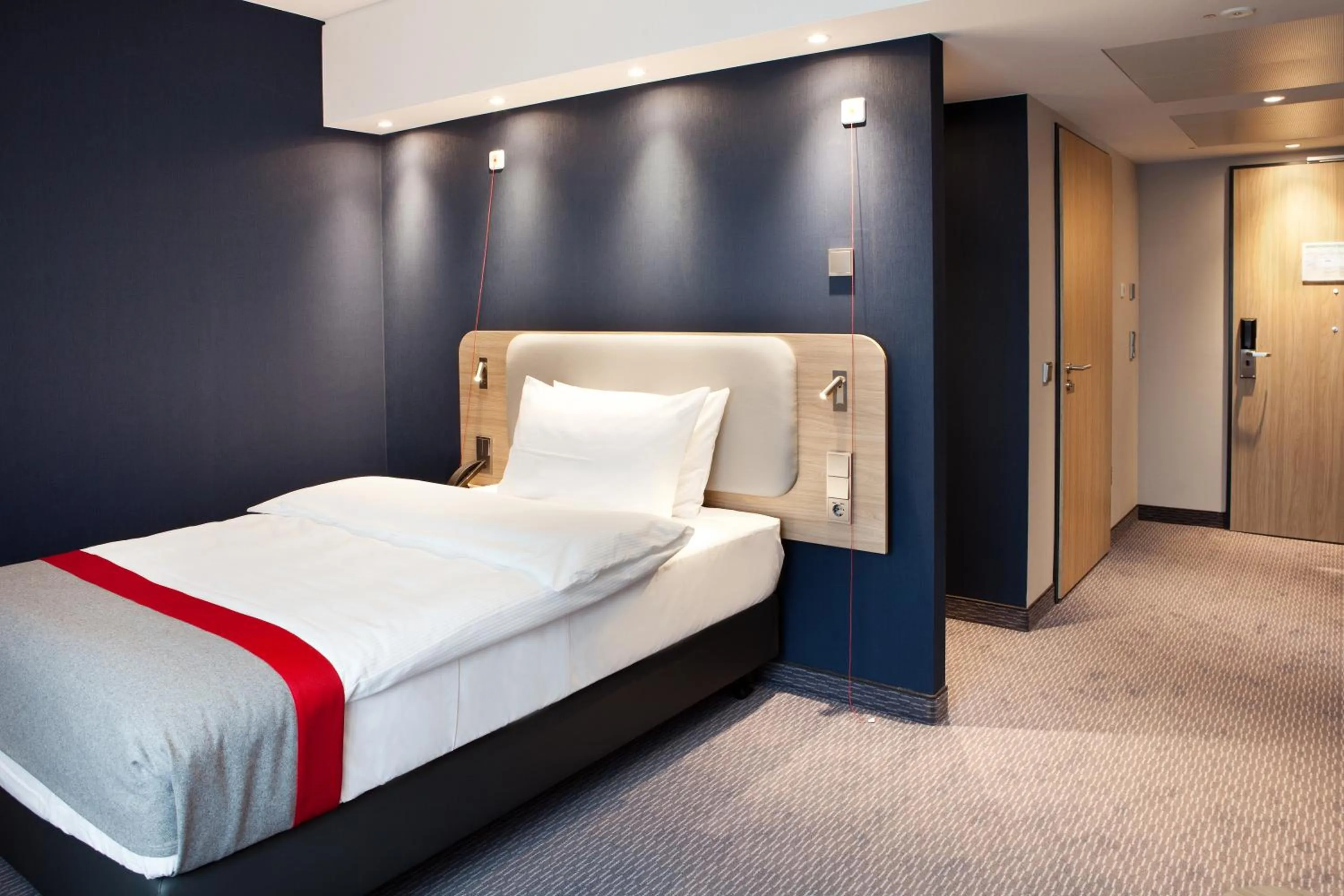 Bedroom, Bed in Holiday Inn Express Oberhausen by IHG