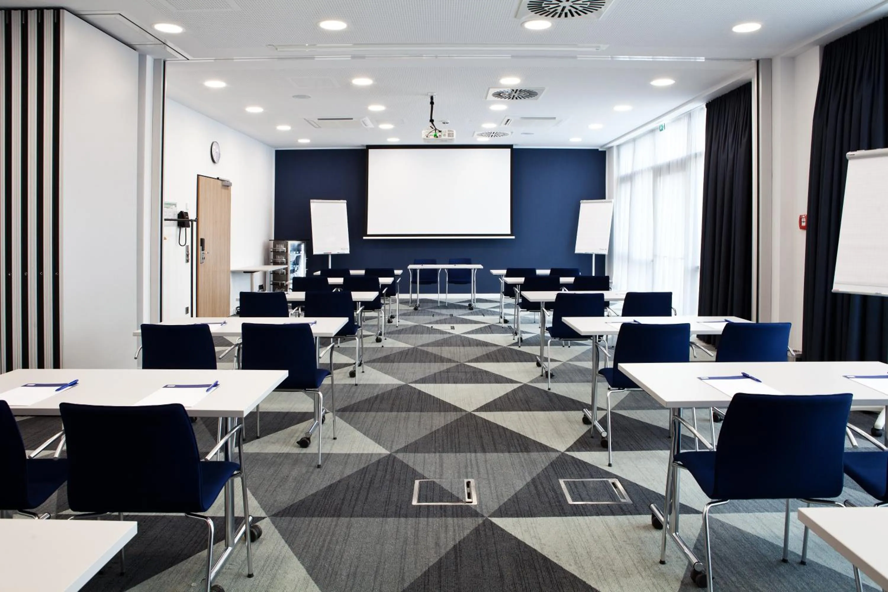 Meeting/conference room in Holiday Inn Express Oberhausen by IHG