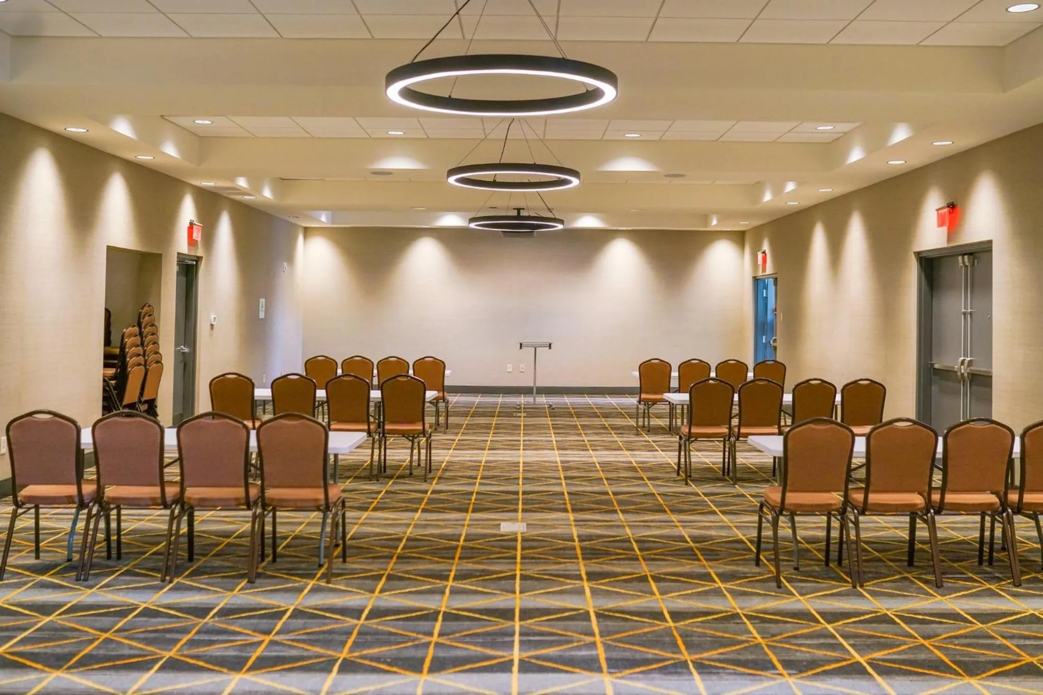 Meeting/conference room in Holiday Inn & Suites - Fayetteville W-Fort Bragg Area by IHG