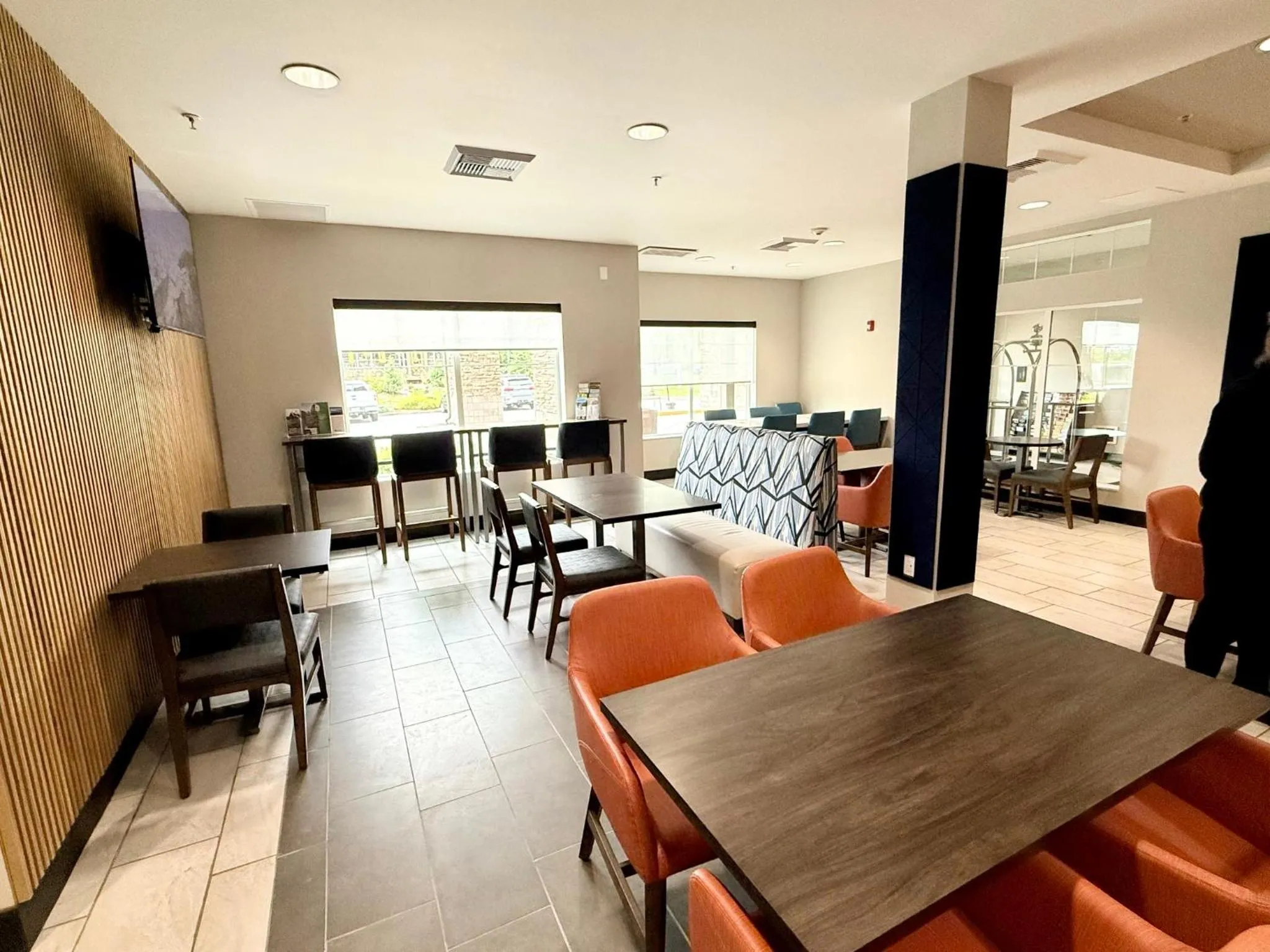 Restaurant/places to eat in Holiday Inn Express Hotel & Suites North Sequim by IHG