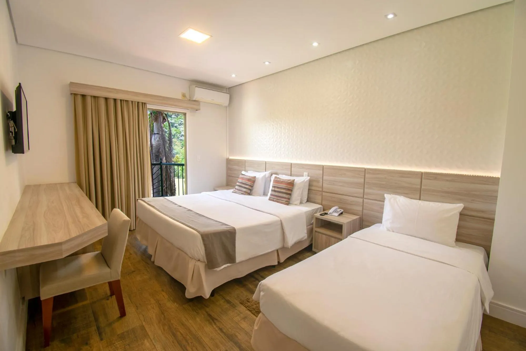 Bedroom, Bed in Oscar Inn Eco Resort