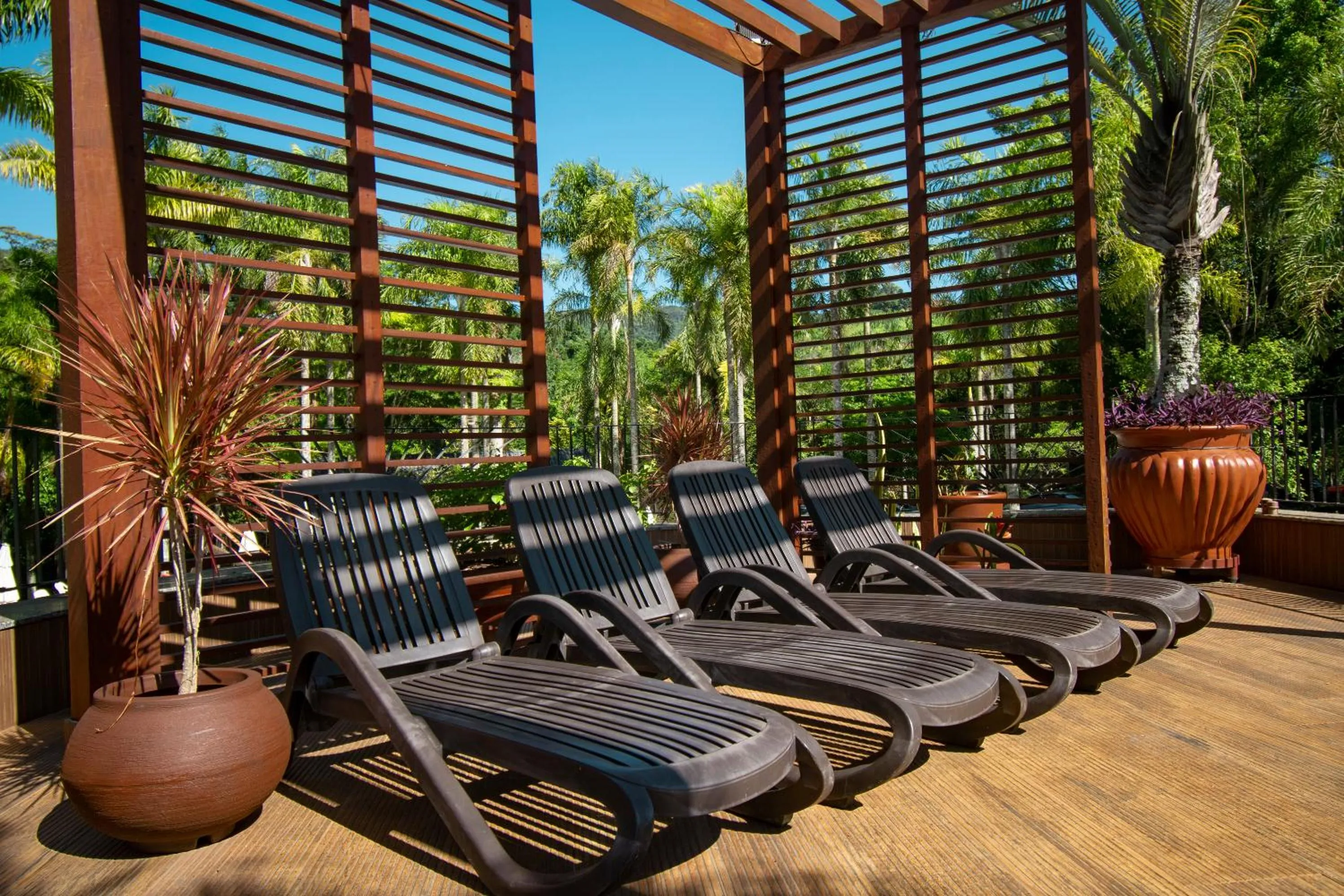 sunbed in Oscar Inn Eco Resort