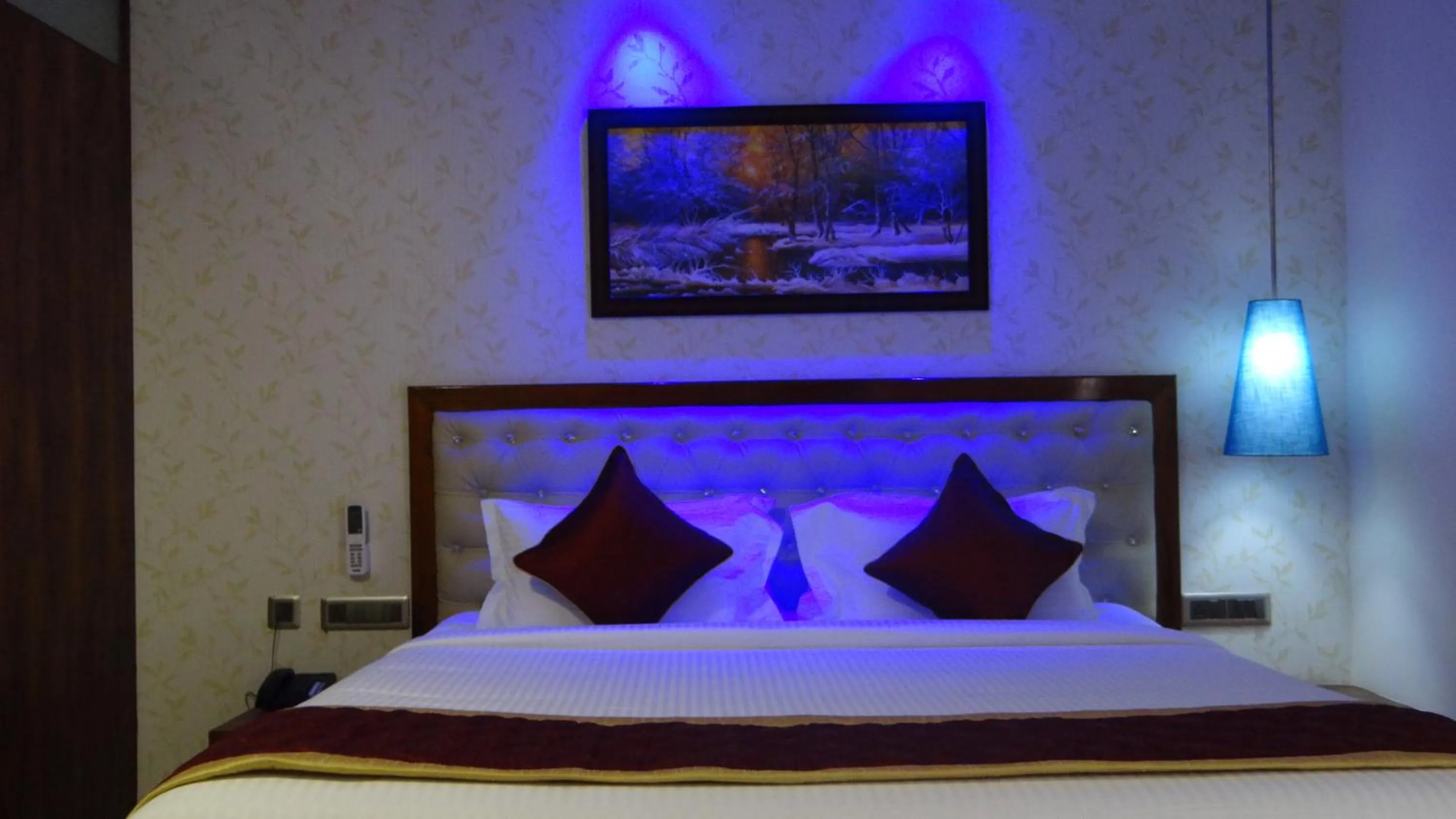 Bedroom, Bed in Arna Hotel