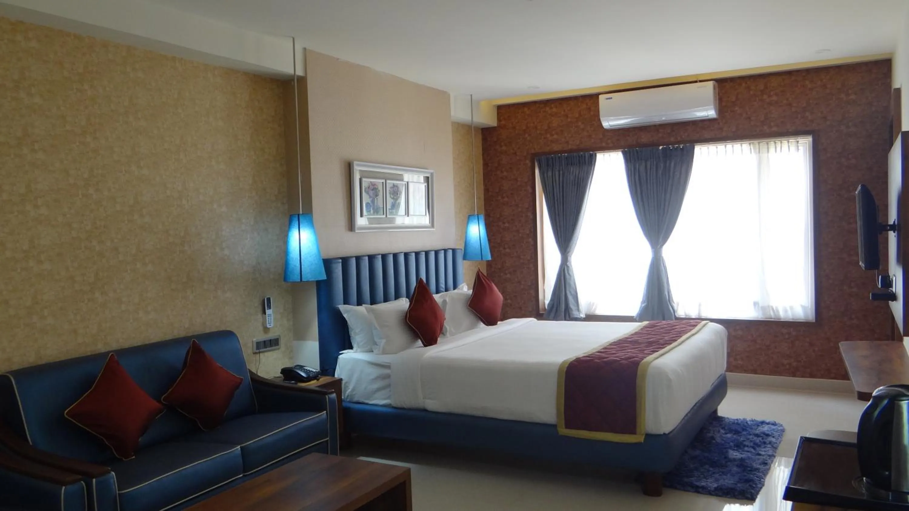 Photo of the whole room, Bed in Arna Hotel