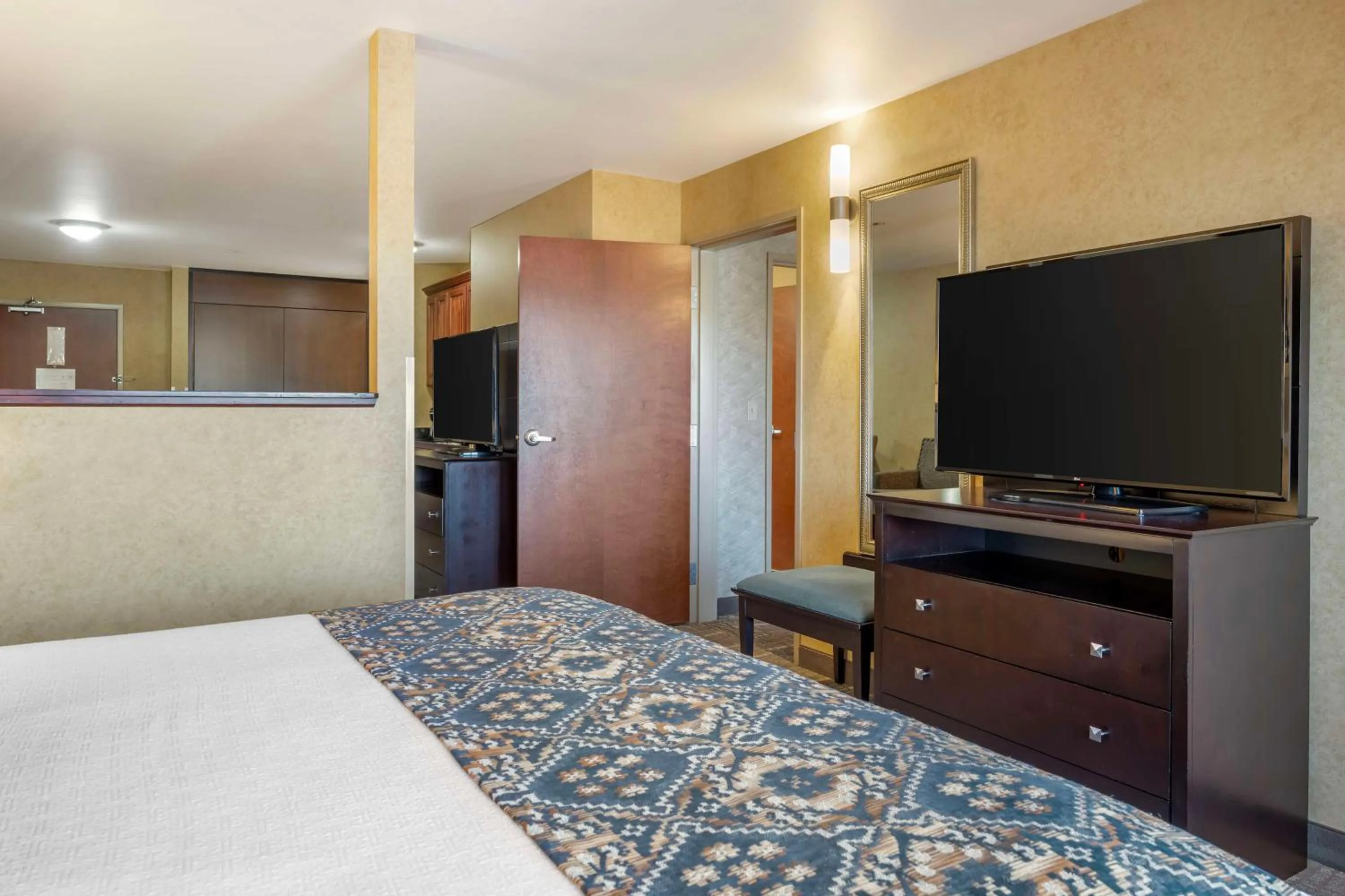 Bedroom, Bed in Best Western Plus Ponderay Mountain Lodge Sandpoint